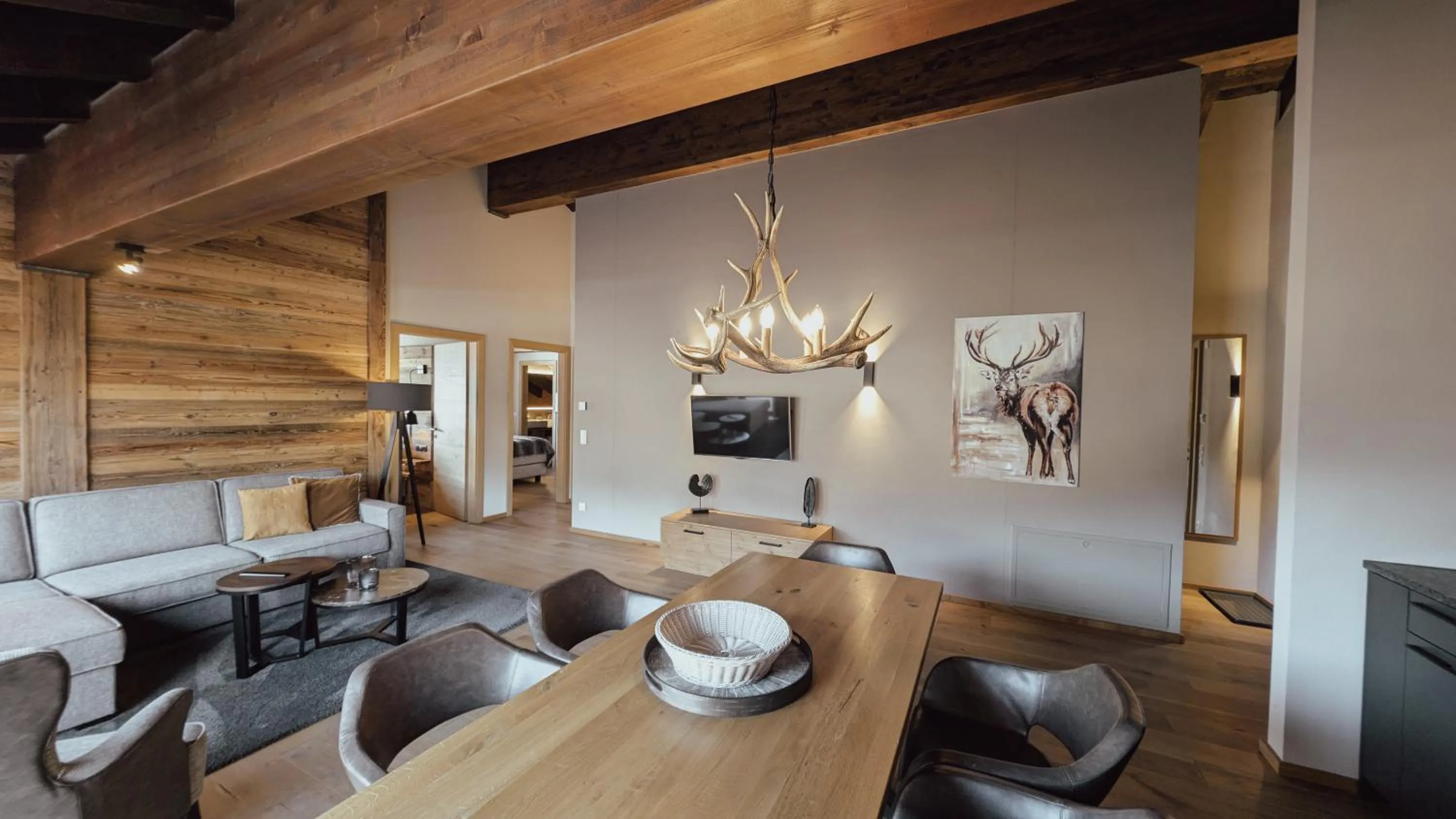 Dining area in AlpenParks Hotel & Apartment Arlberg Warth mit Pool