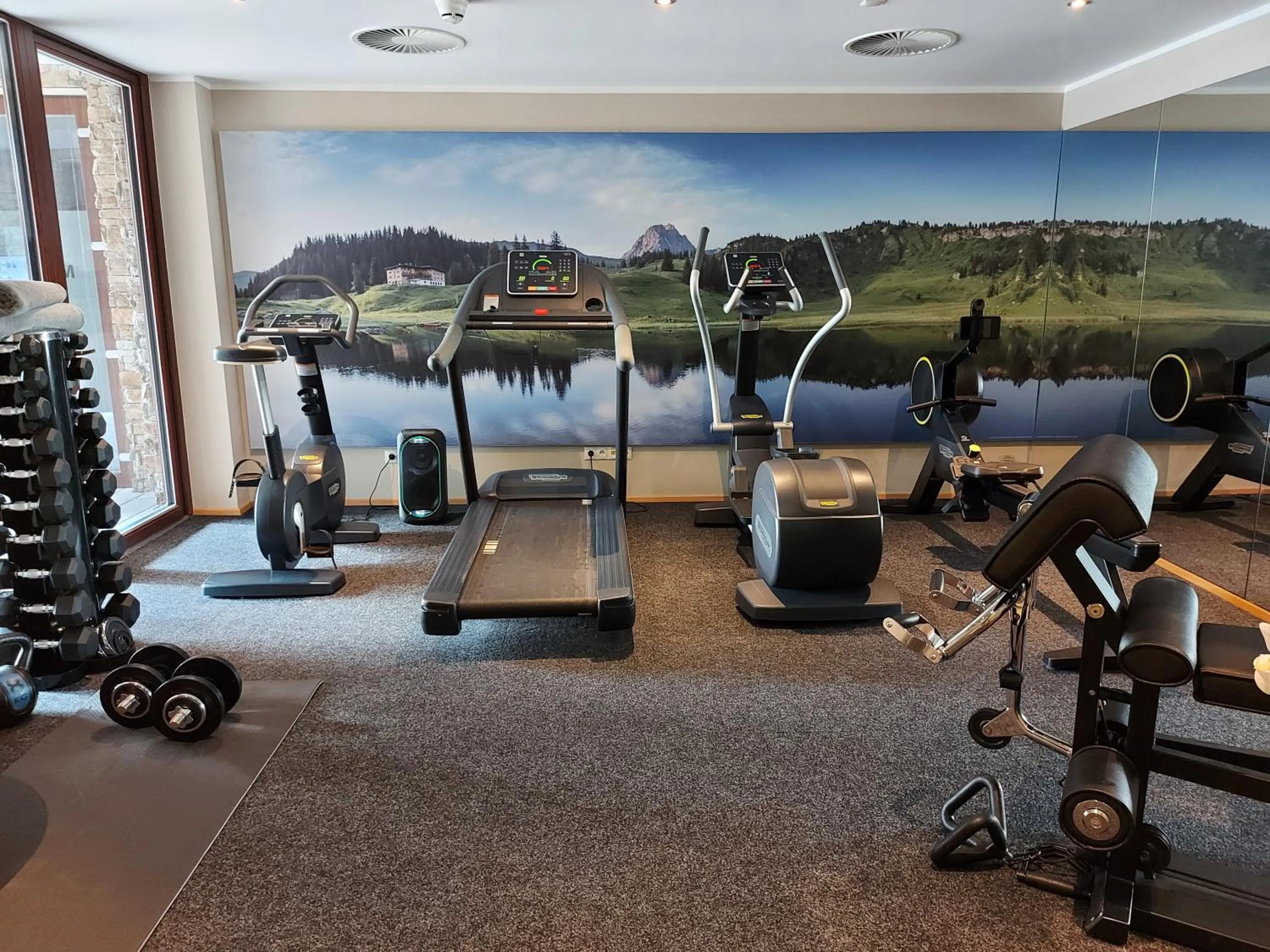 Fitness centre/facilities in AlpenParks Hotel & Apartment Arlberg Warth mit Pool