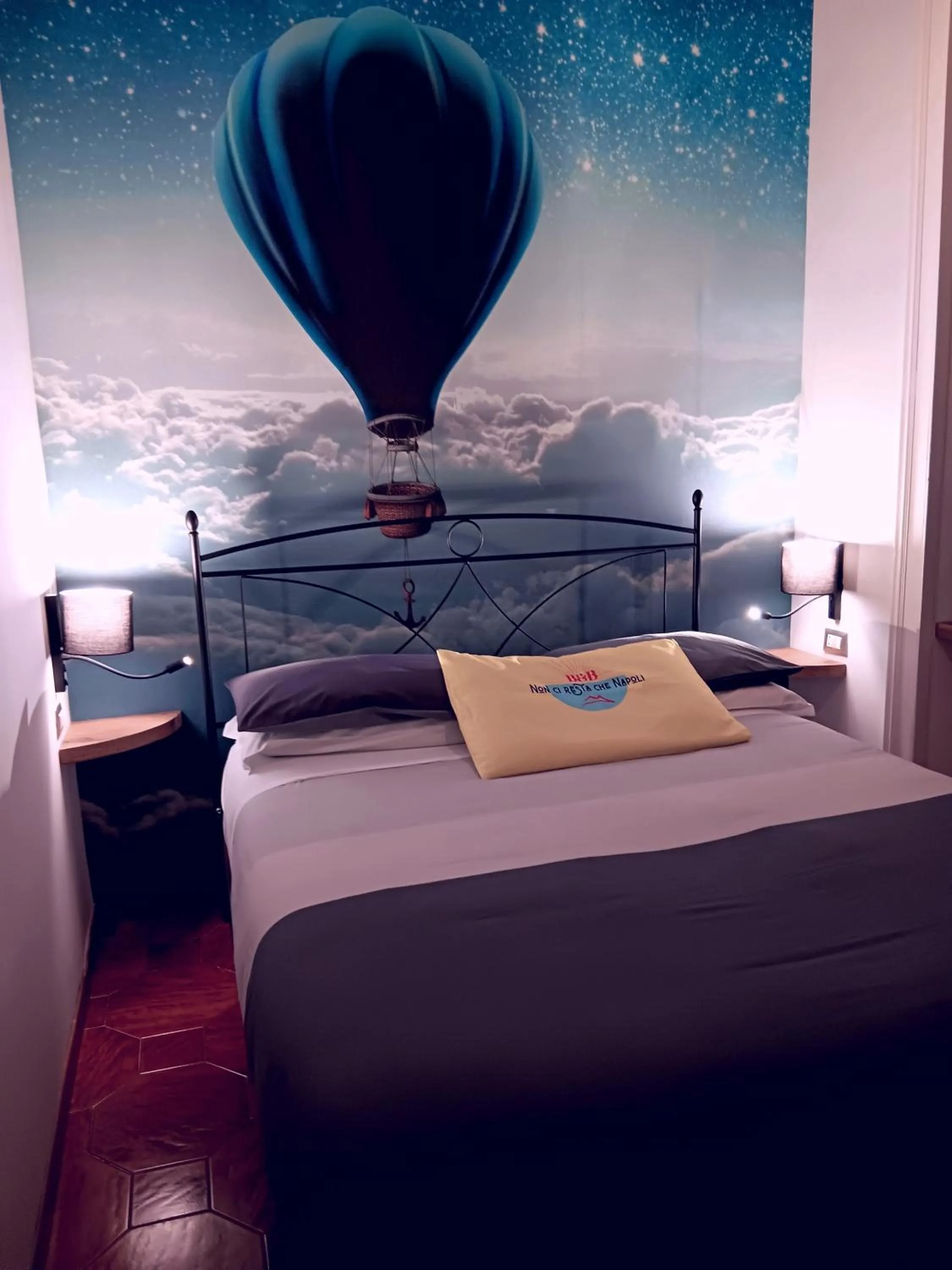 Internal: Not applicable to any particular room, Bed in Non ci resta che Napoli