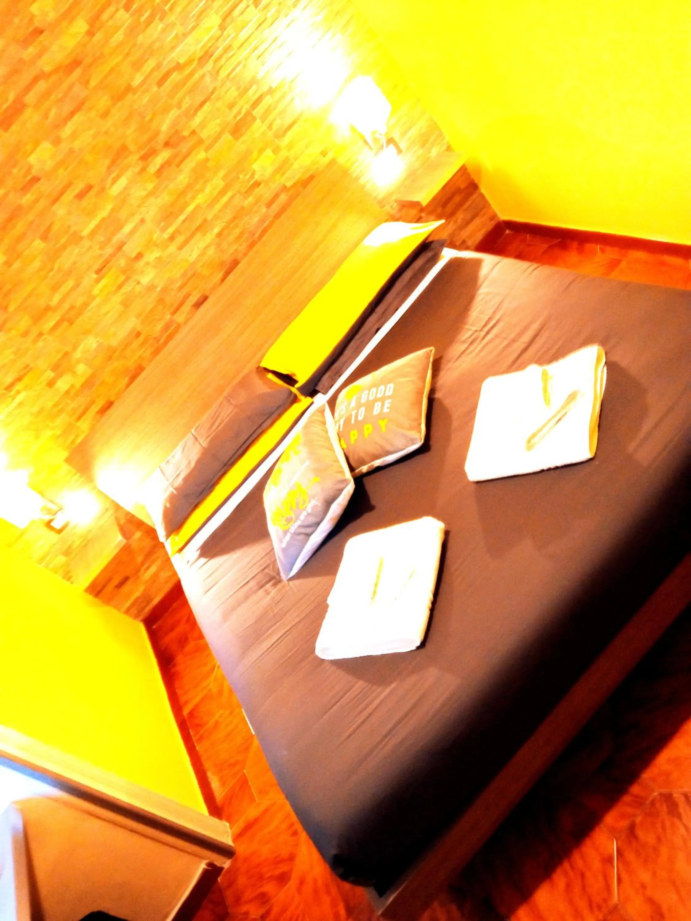 Bed in Non ci resta che Napoli