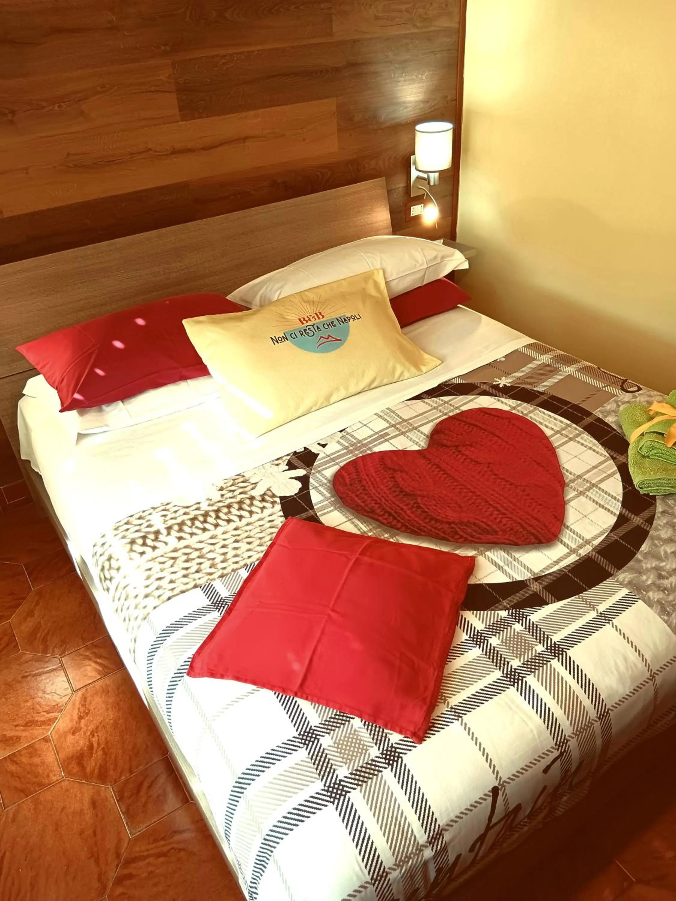 Bed in Non ci resta che Napoli