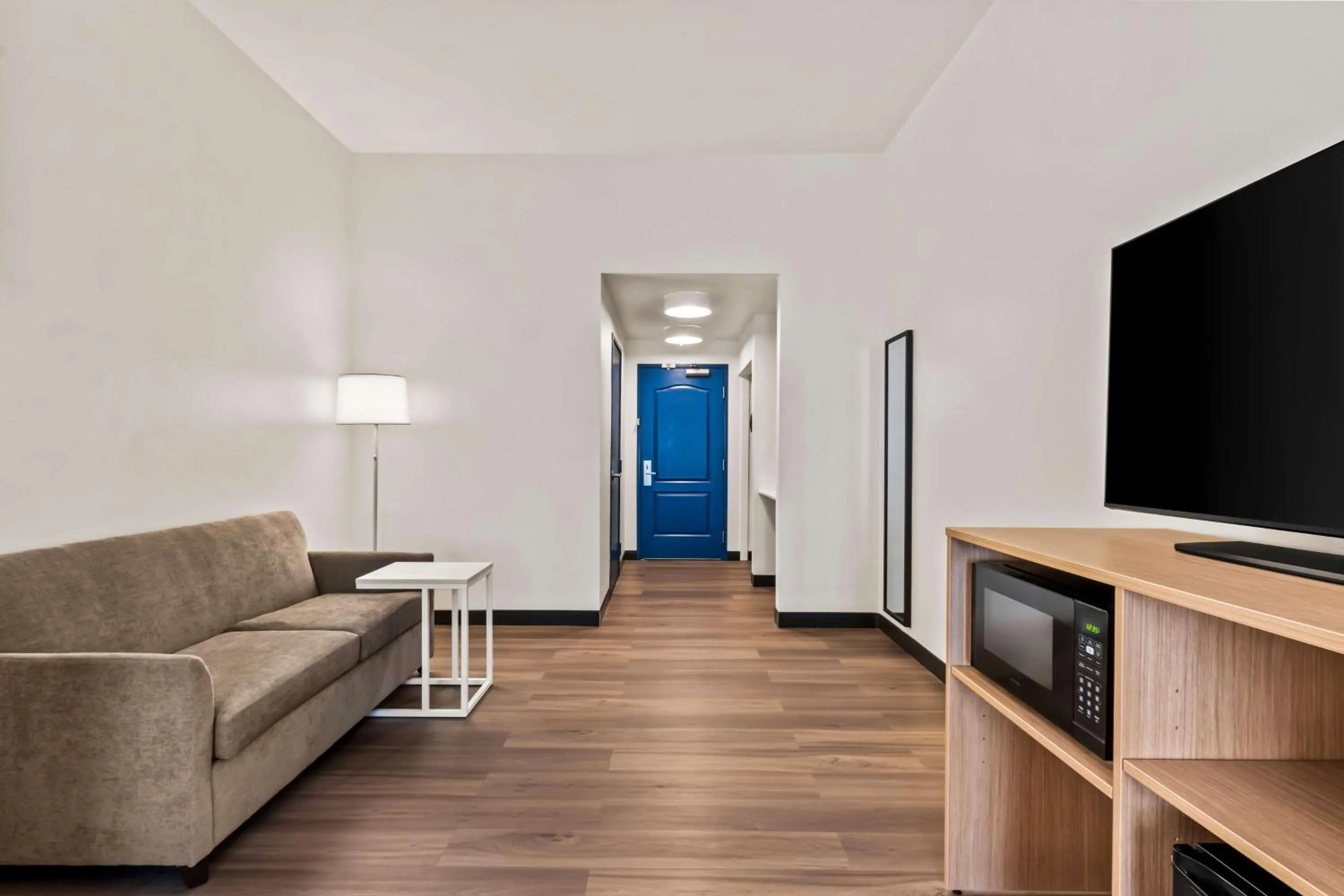 Photo of the whole room in Spark by Hilton Phoenix East Mesa