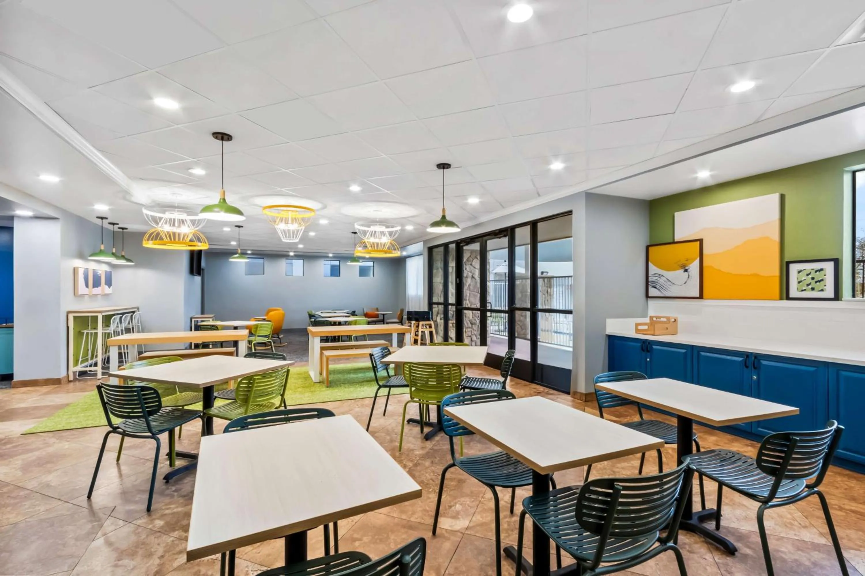 Breakfast in Legacy Inn & Suites