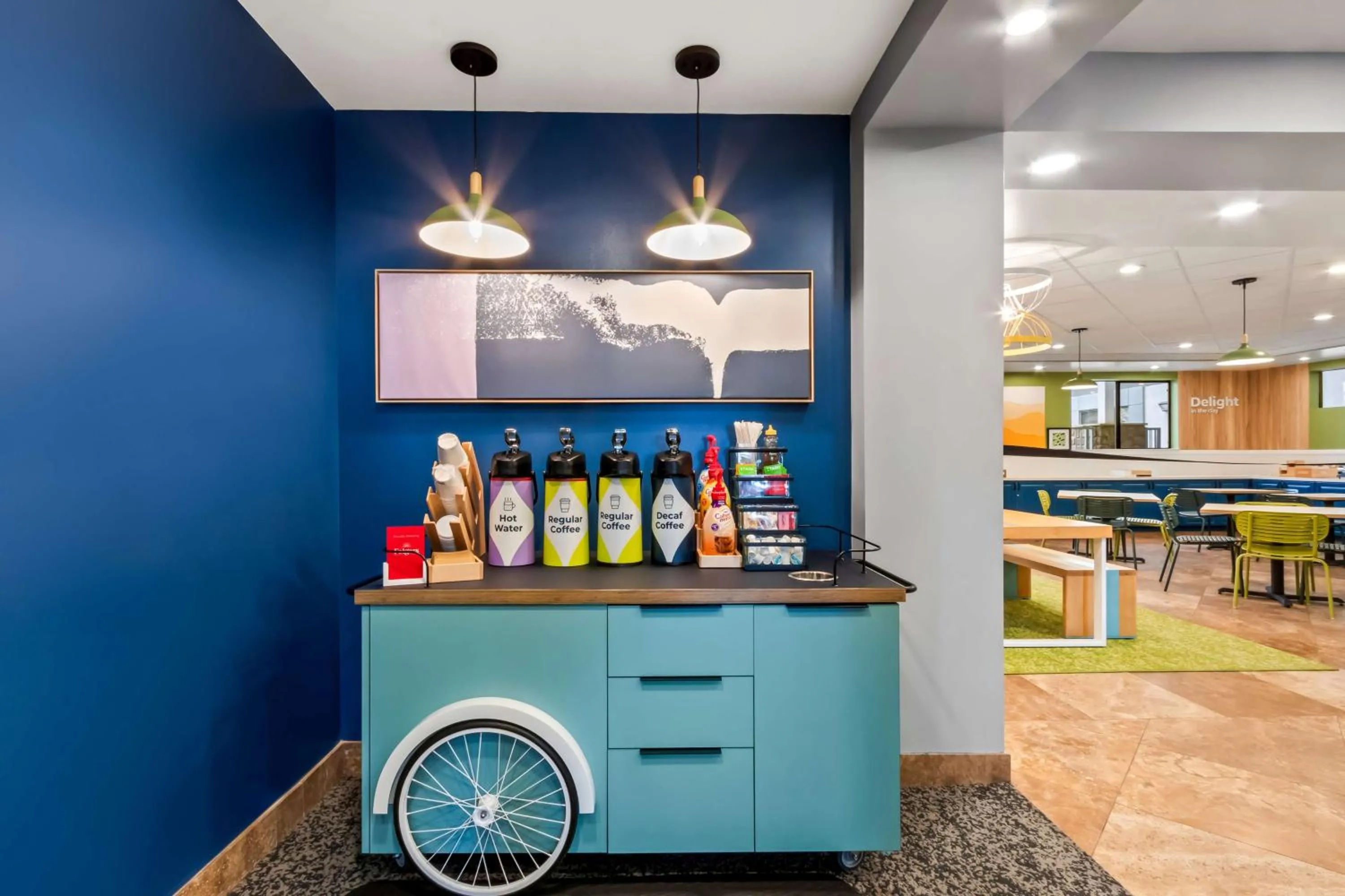 Restaurant/places to eat in Spark by Hilton Phoenix East Mesa