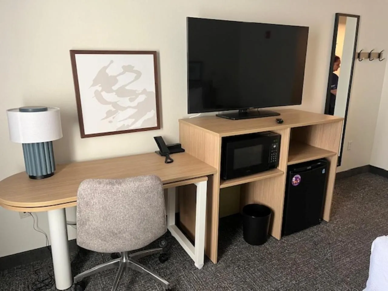 TV and multimedia in Legacy Inn & Suites