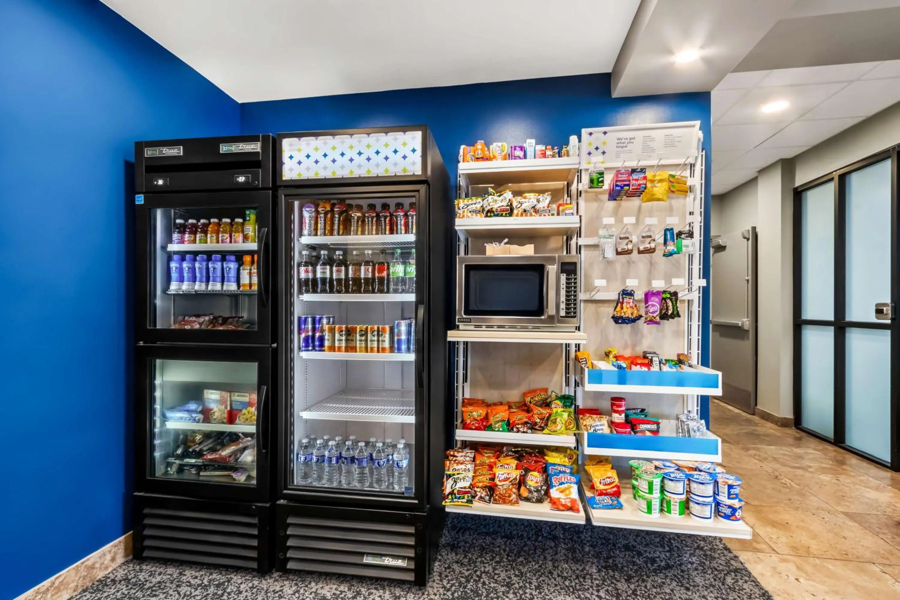 Dining area in Spark by Hilton Phoenix East Mesa