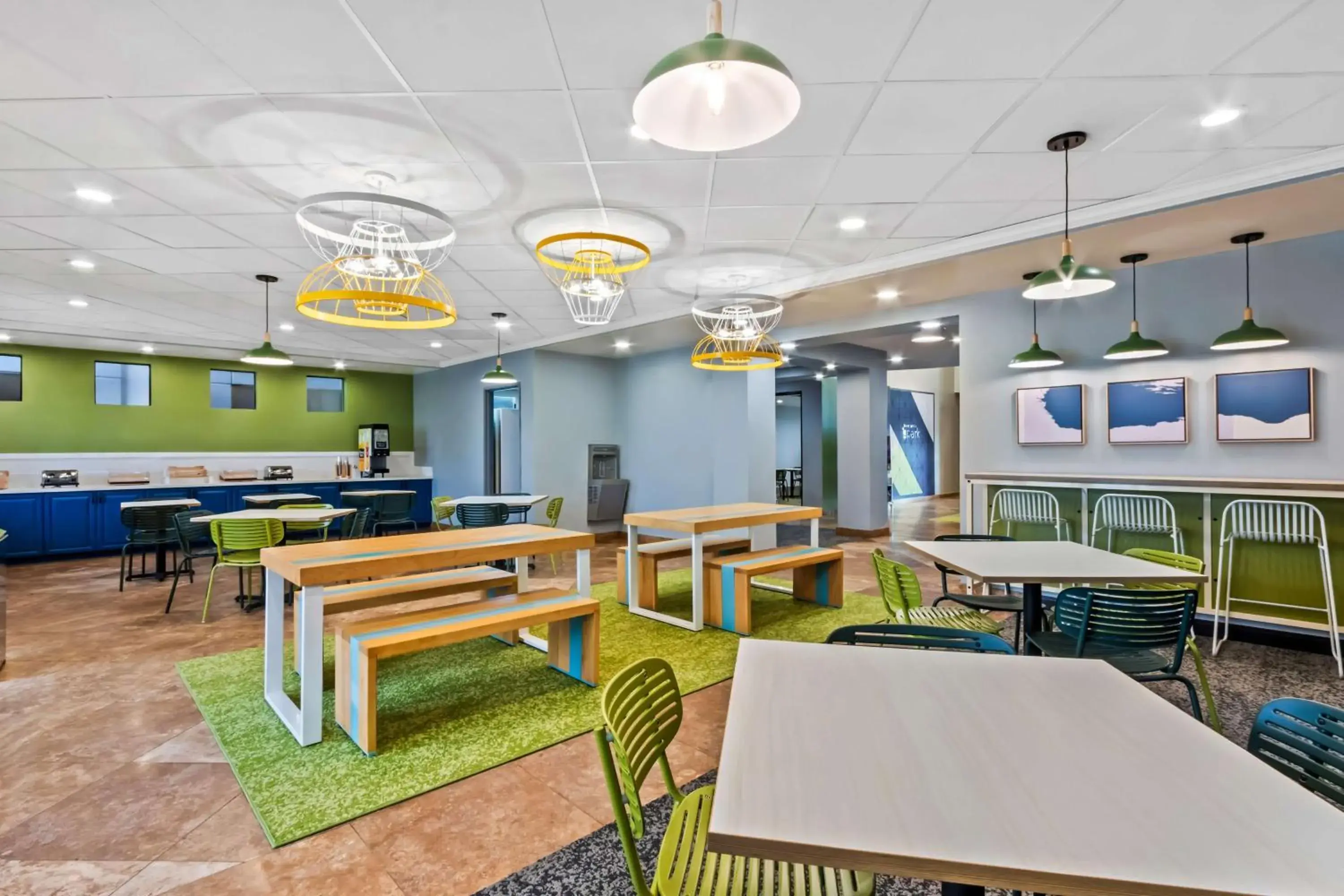 Breakfast in Legacy Inn & Suites Breakfast in Legacy Inn & Suites