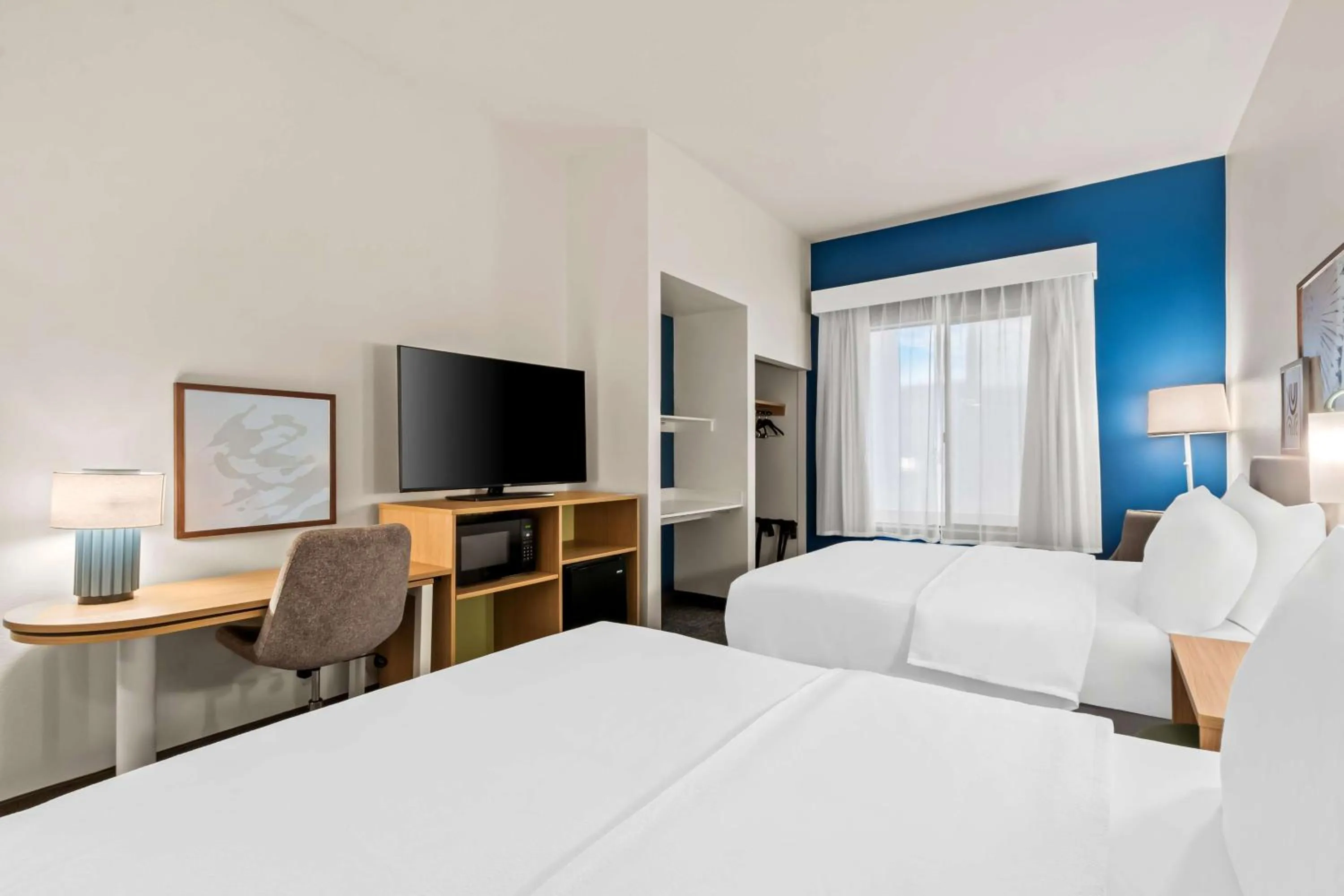 Bedroom, Bed in Spark by Hilton Phoenix East Mesa