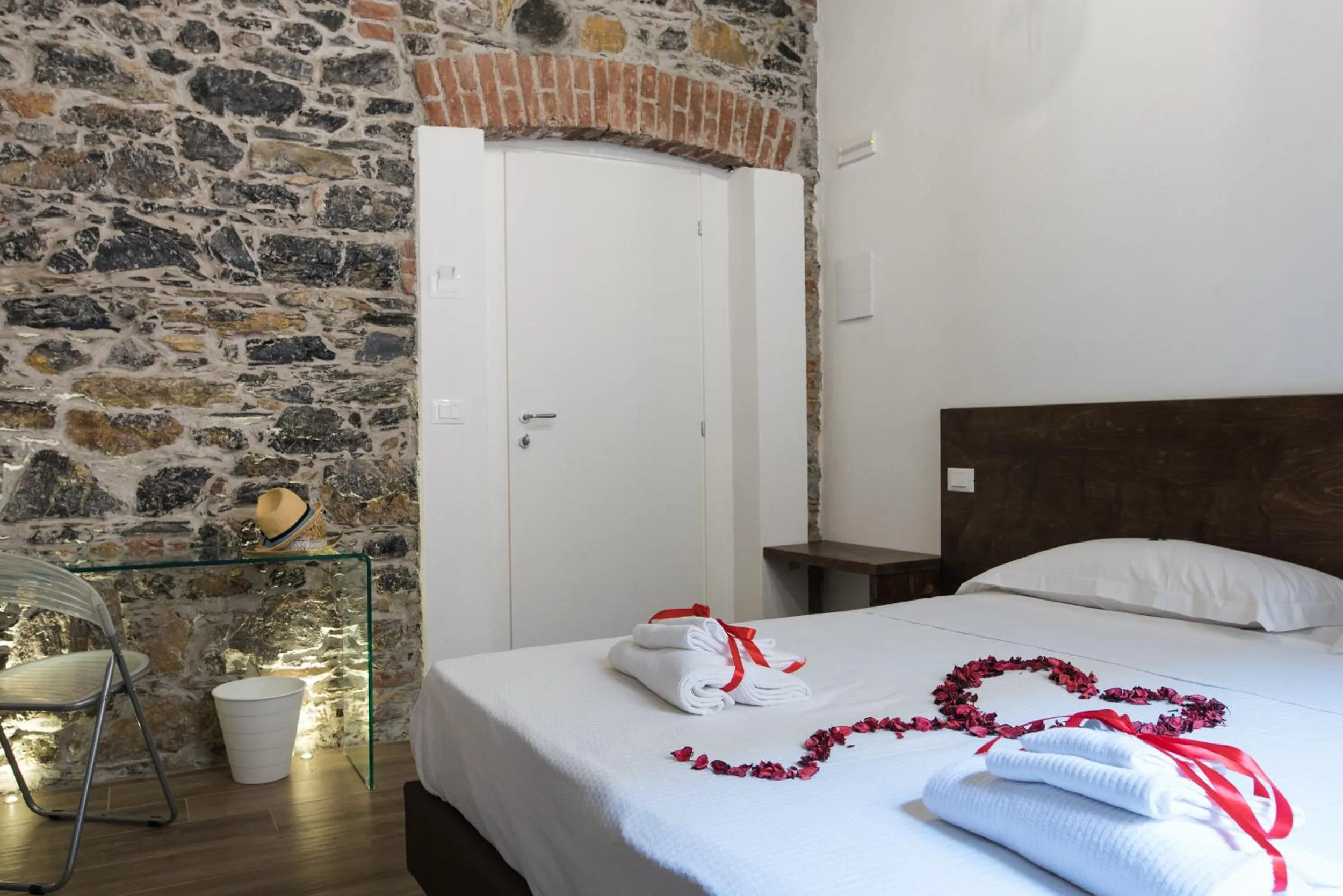 Photo of the whole room, Bed in Affittacamere Superior del Golfo e delle 5 Terre