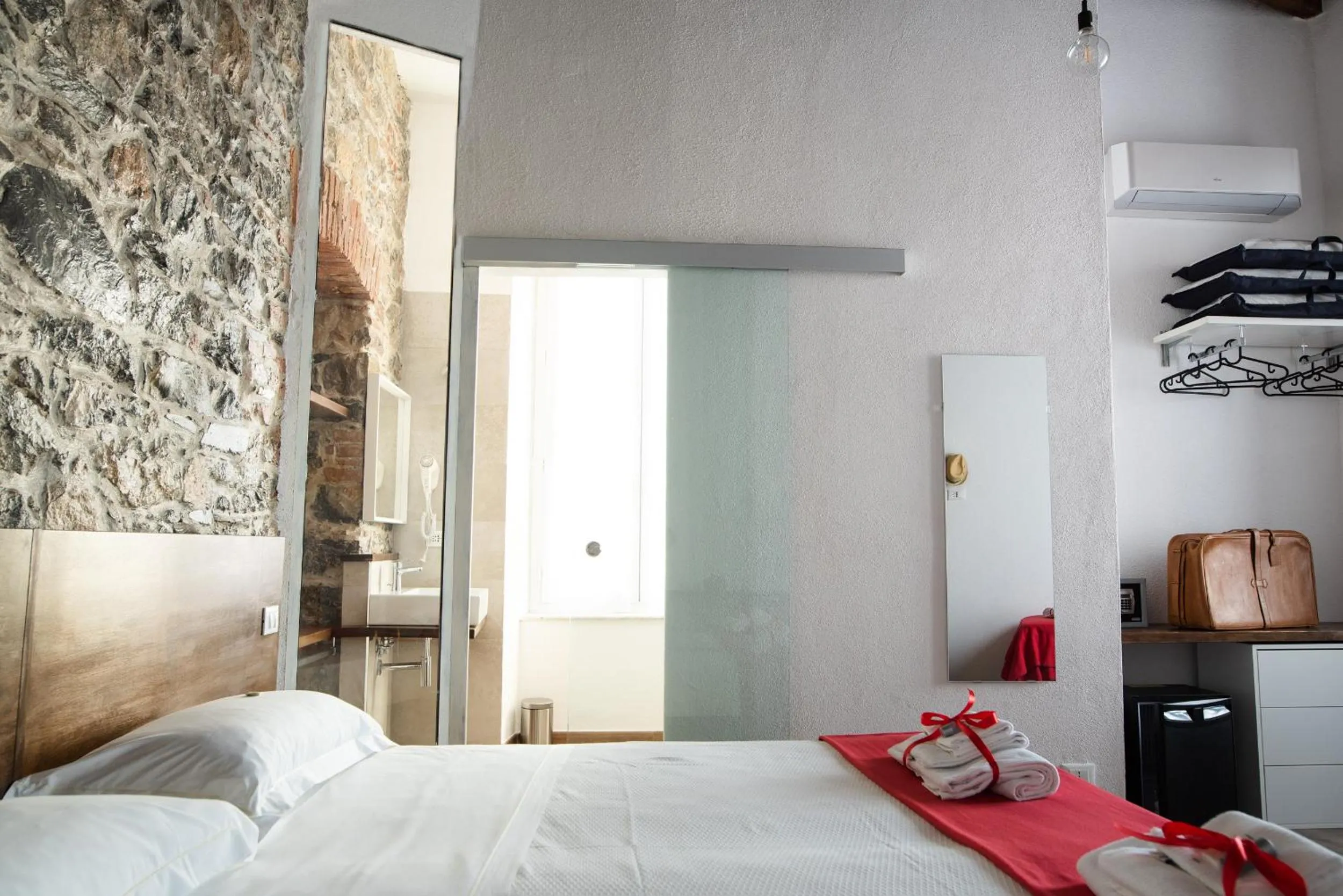 Photo of the whole room, Bed in Affittacamere Superior del Golfo e delle 5 Terre