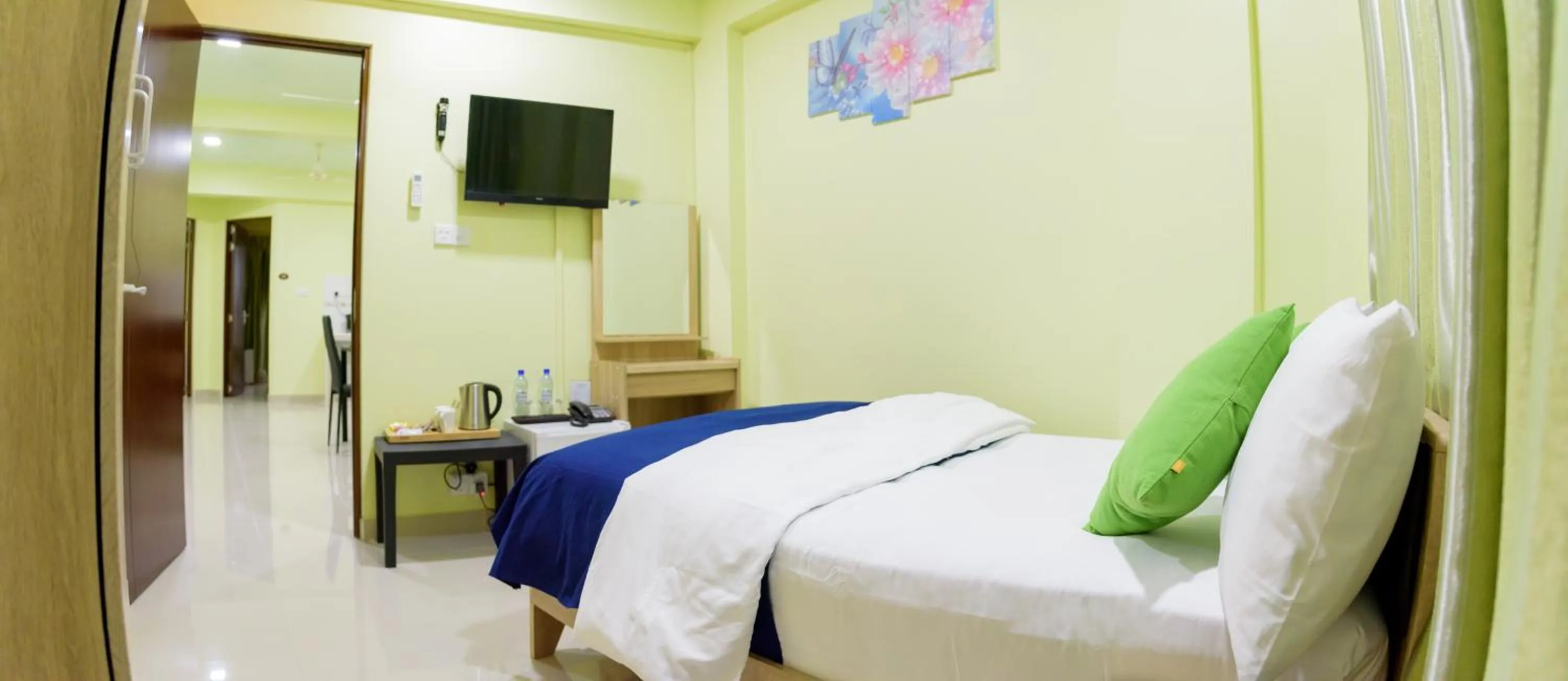 Bedroom, Bed in Tourist Inn