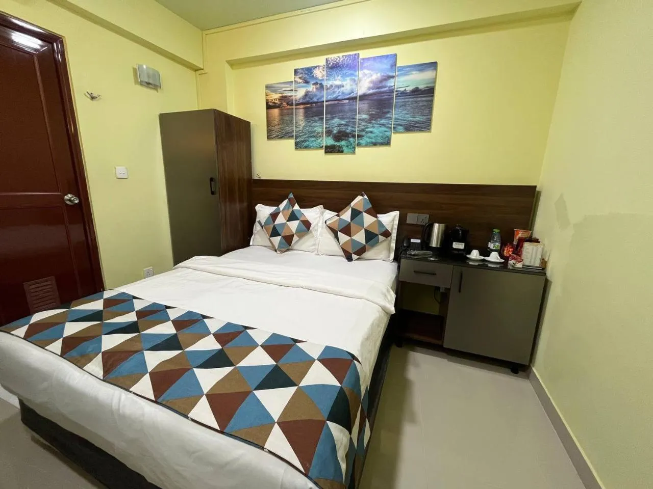 Bedroom, Bed in Tourist Inn