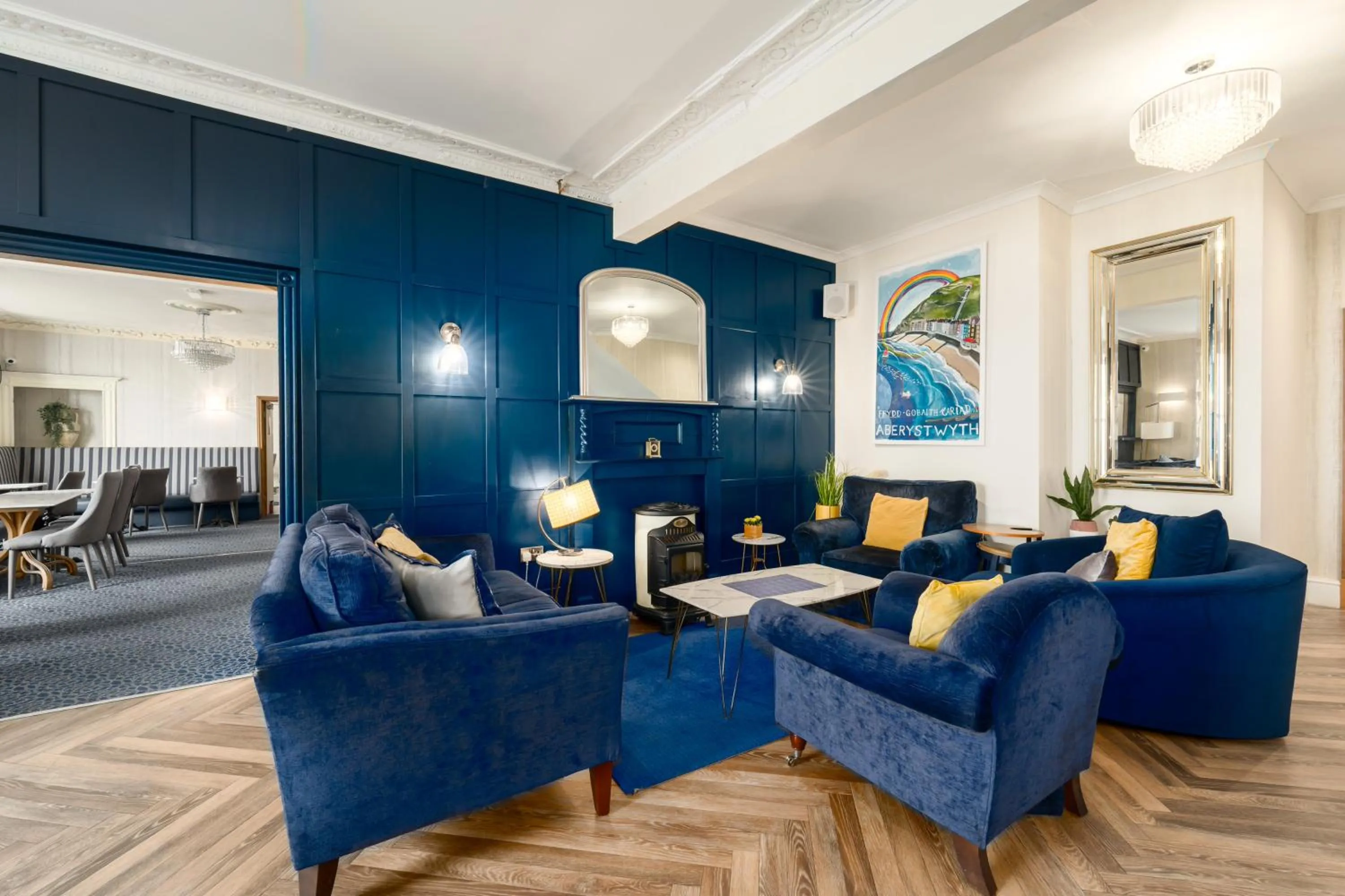 TV and multimedia in Gwesty'r Marine Hotel & Spa