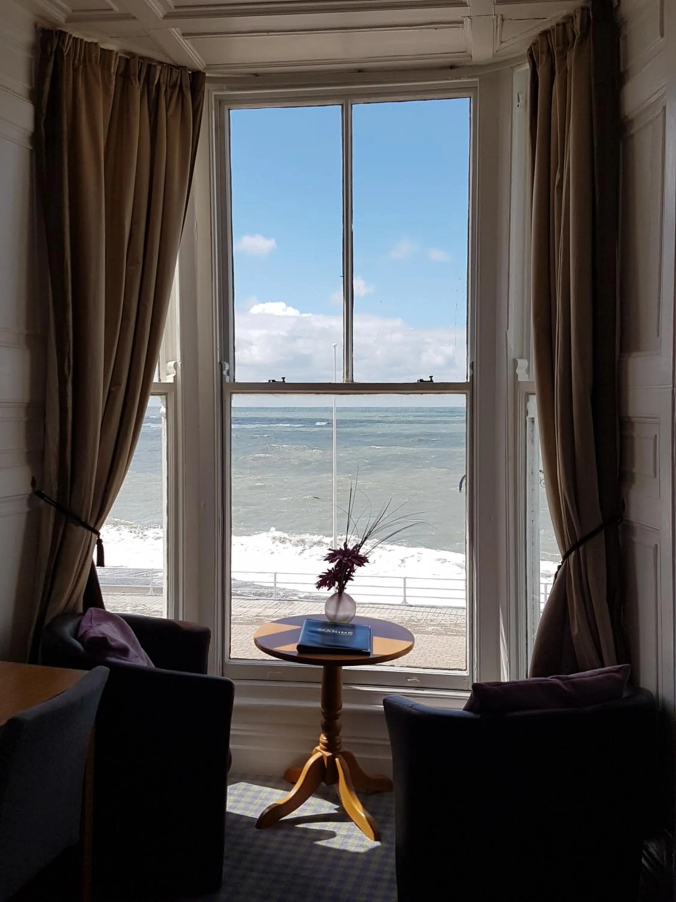 Seating area in Gwesty'r Marine Hotel & Spa