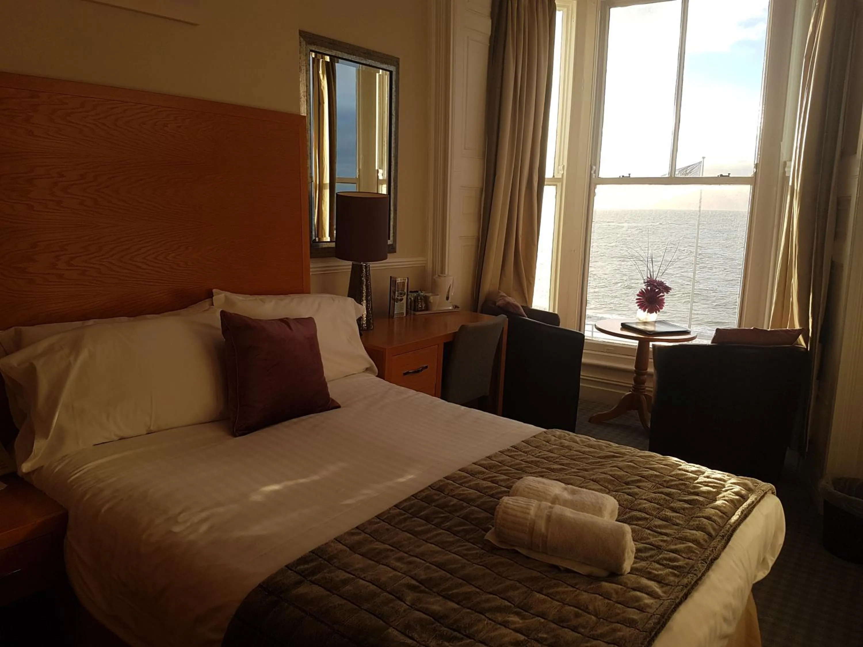 Bed in Gwesty'r Marine Hotel & Spa