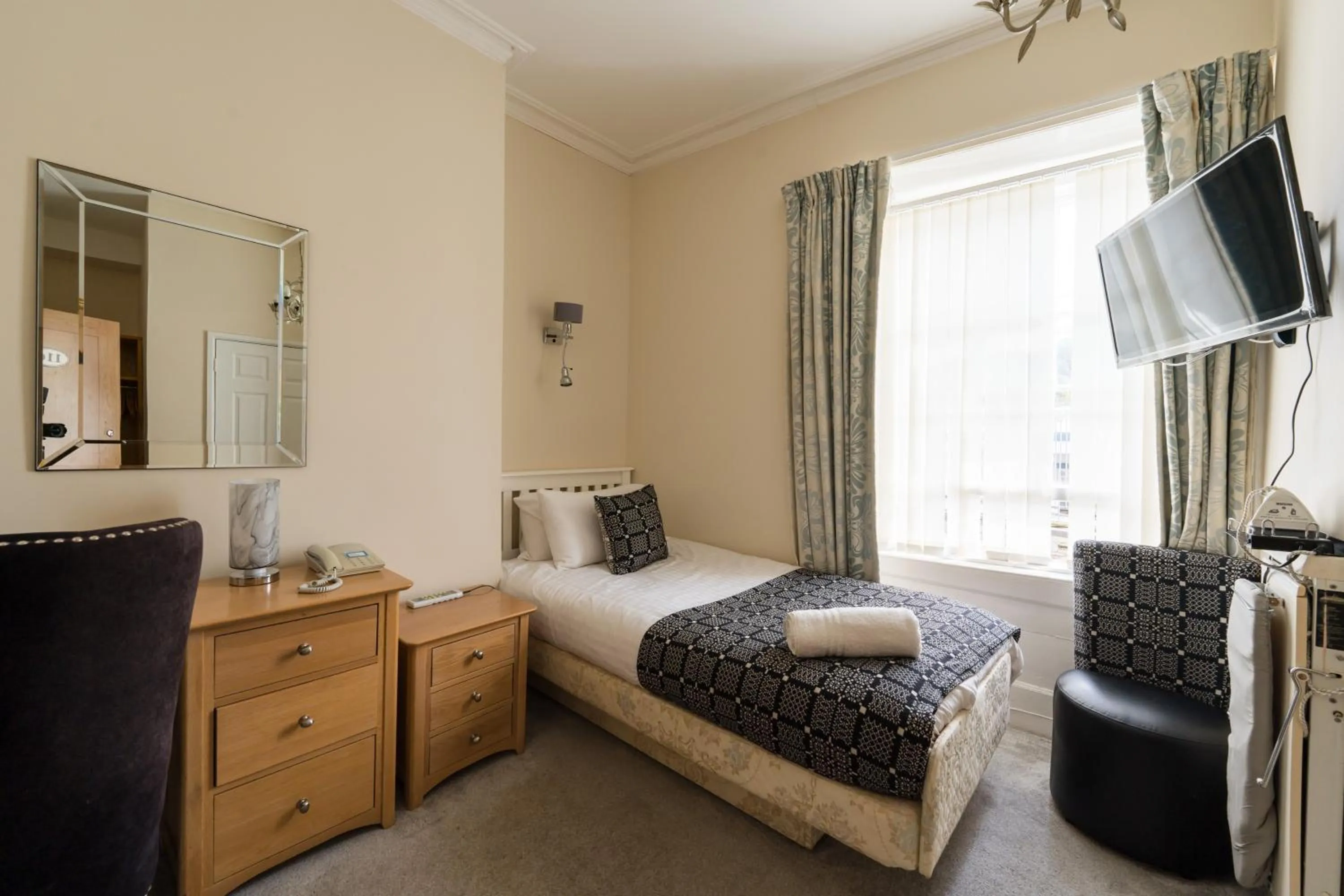 Bed in Gwesty'r Marine Hotel & Spa