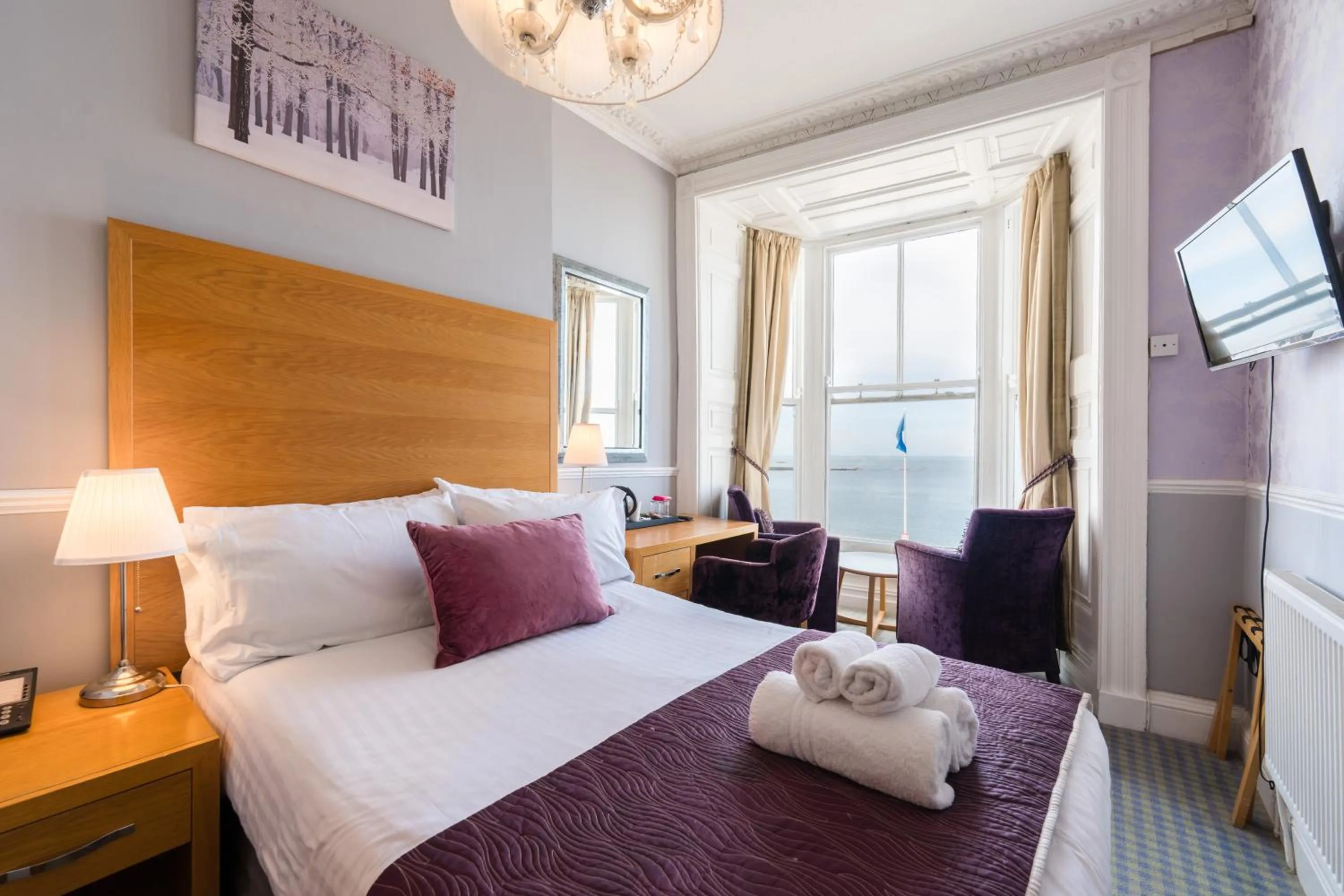 Bed in Gwesty'r Marine Hotel & Spa