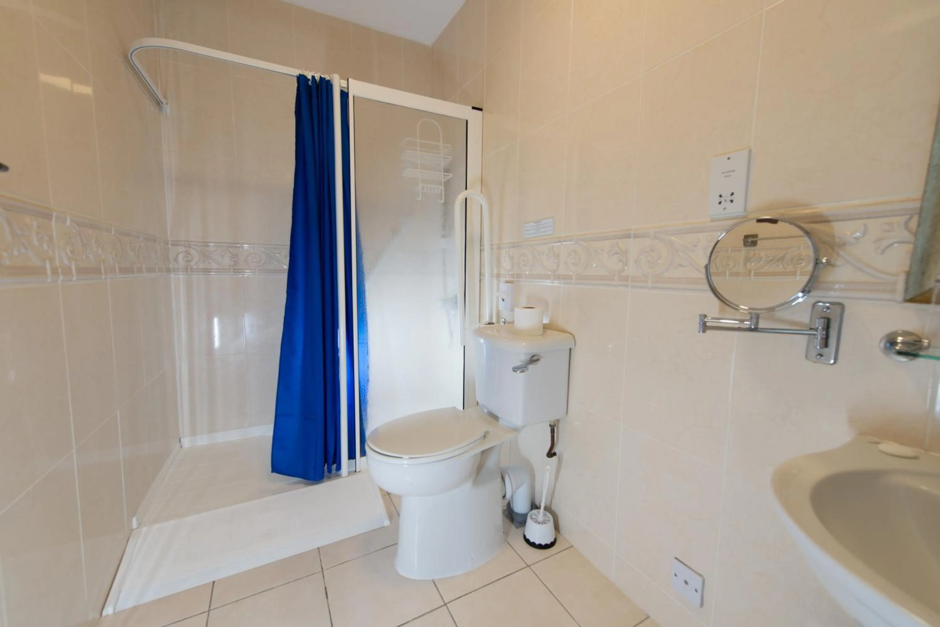 Bathroom in Gwesty'r Marine Hotel & Spa