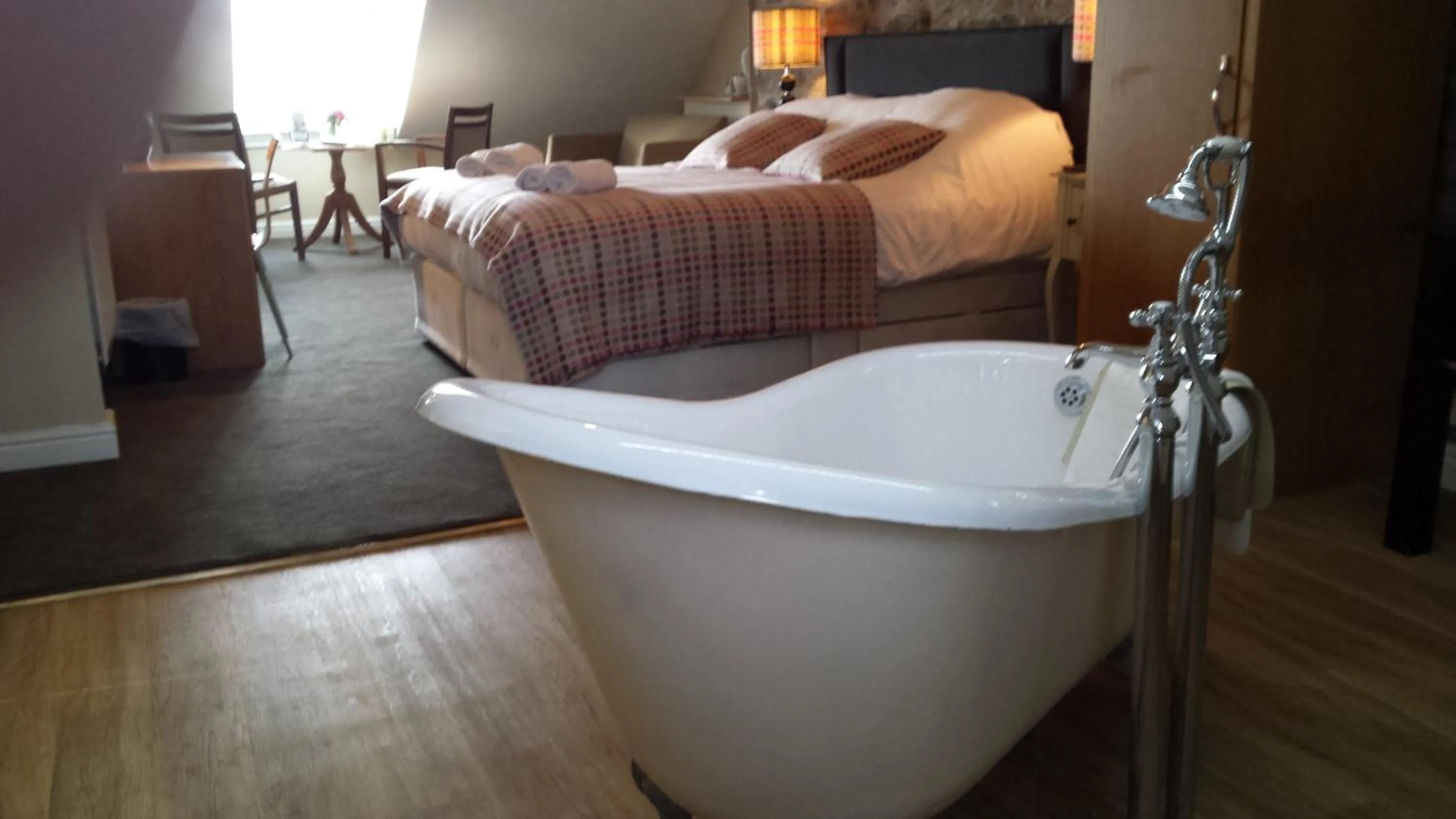 Bathroom, Bed in Gwesty'r Marine Hotel & Spa