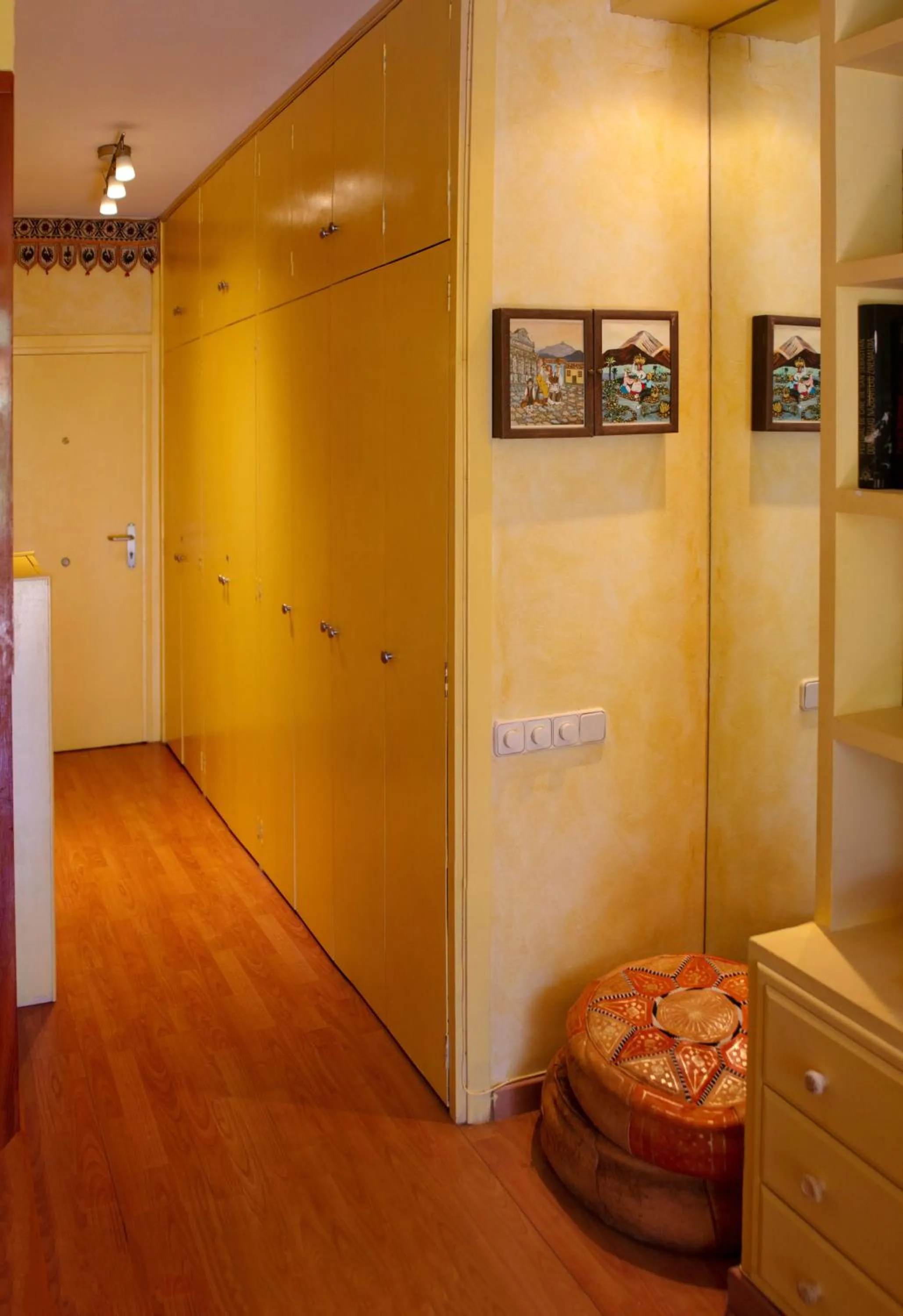 Facade/entrance in Quiet Studio in Madrid - 35 m² with Shared Pool