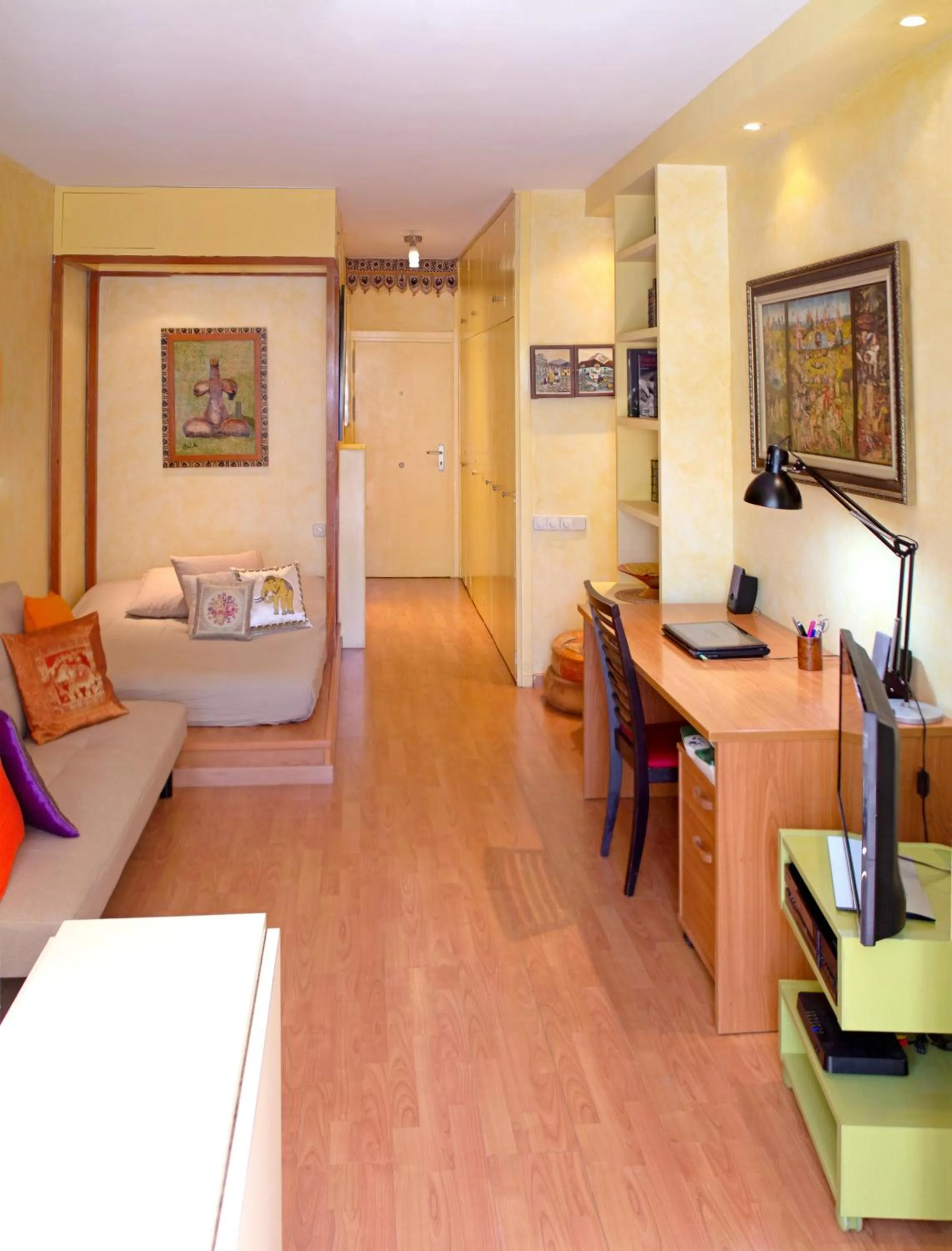 Living room in Quiet Studio in Madrid - 35 m² with Shared Pool
