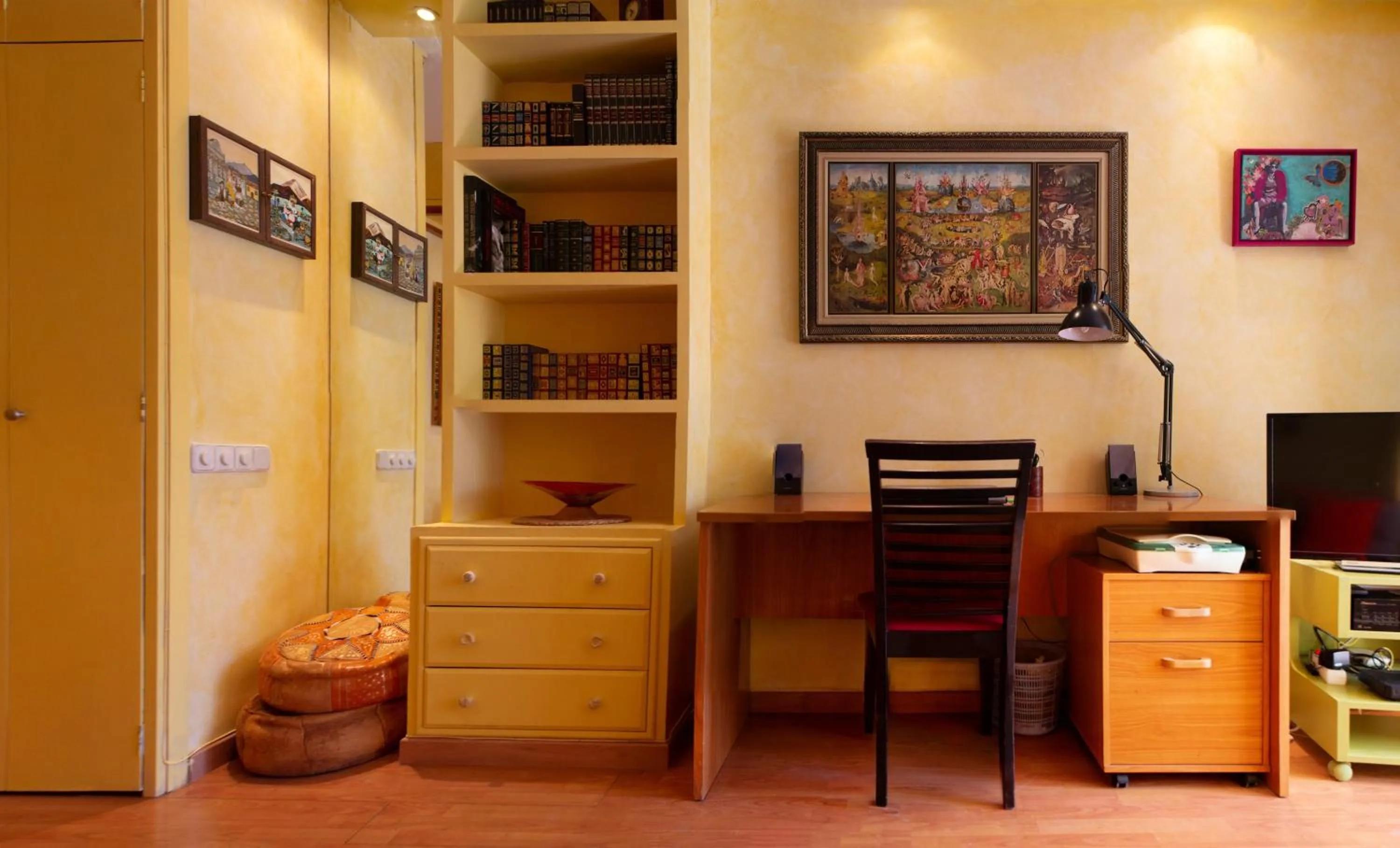 Living room in Quiet Studio in Madrid - 35 m² with Shared Pool