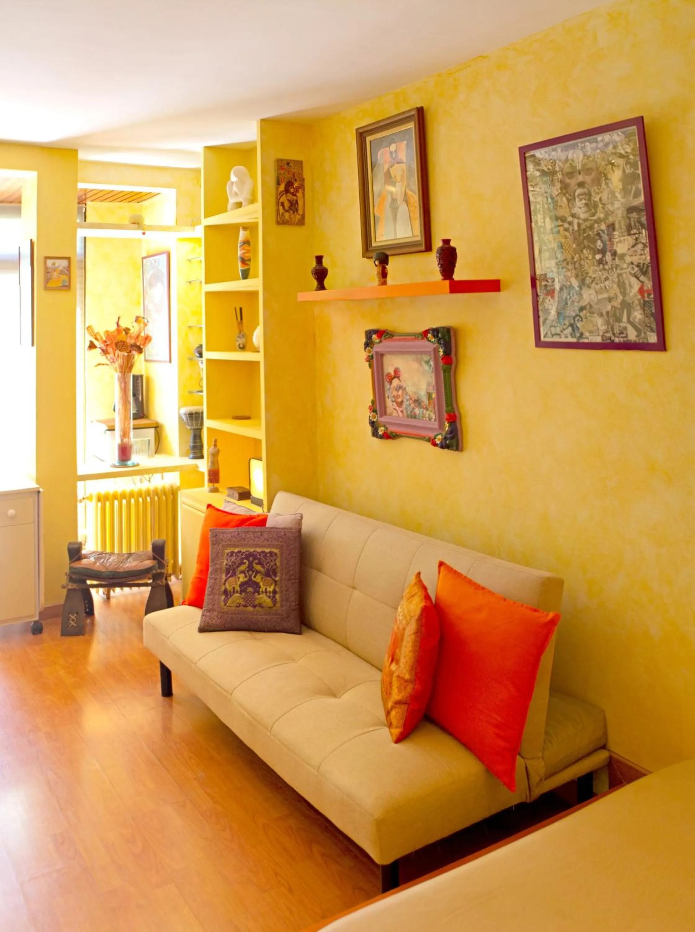 Living room in Quiet Studio in Madrid - 35 m² with Shared Pool