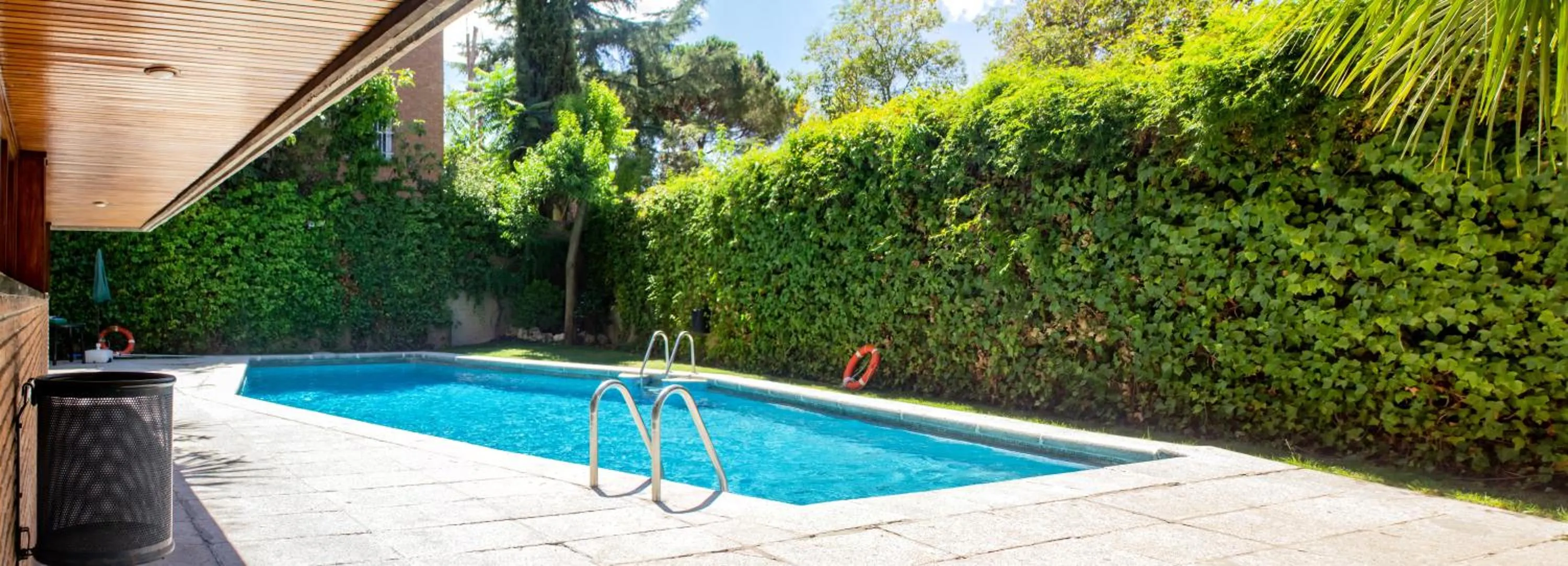 Pool view in Quiet Studio in Madrid - 35 m² with Shared Pool