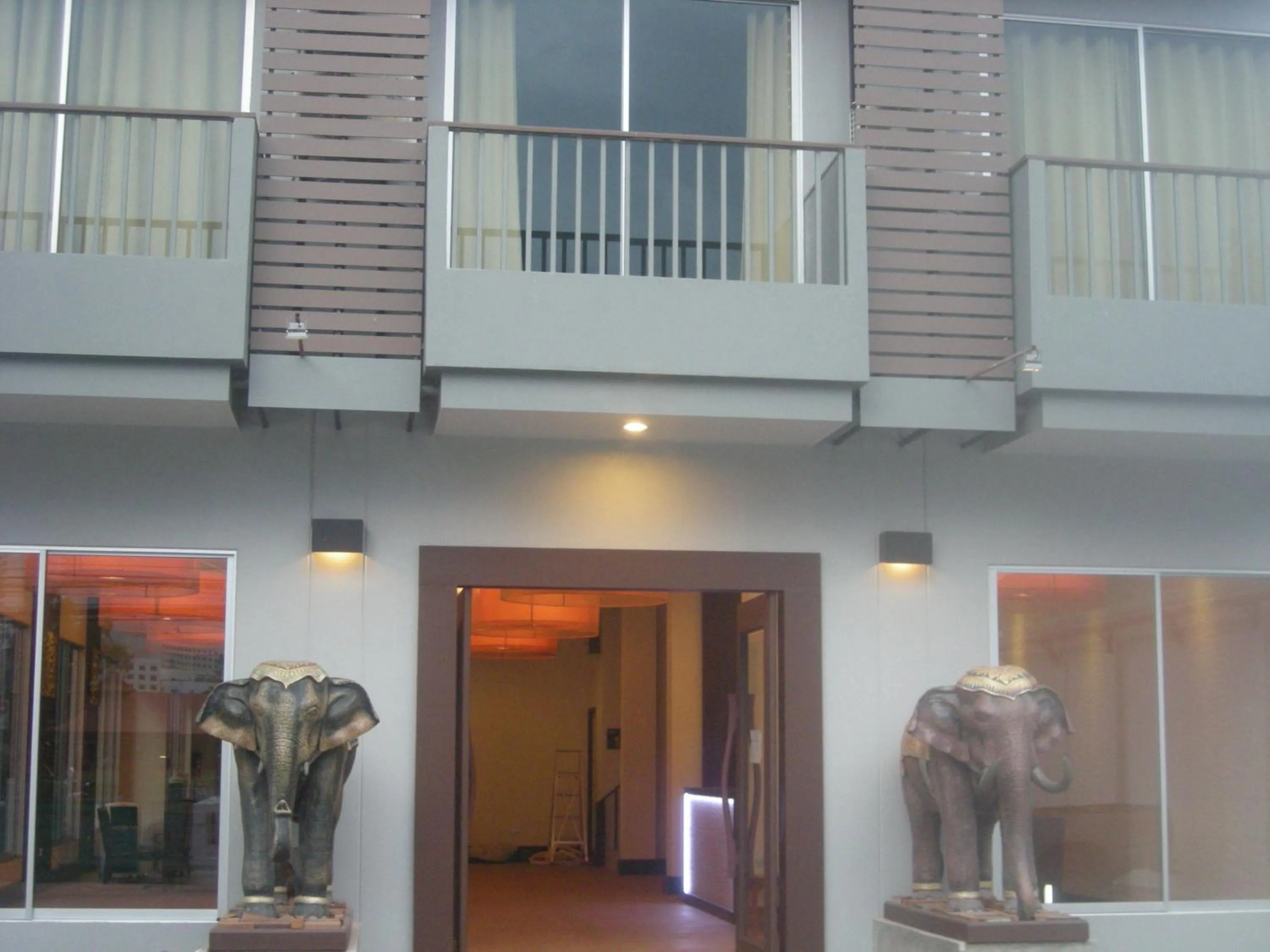 Facade/entrance in Mawin Hotel
