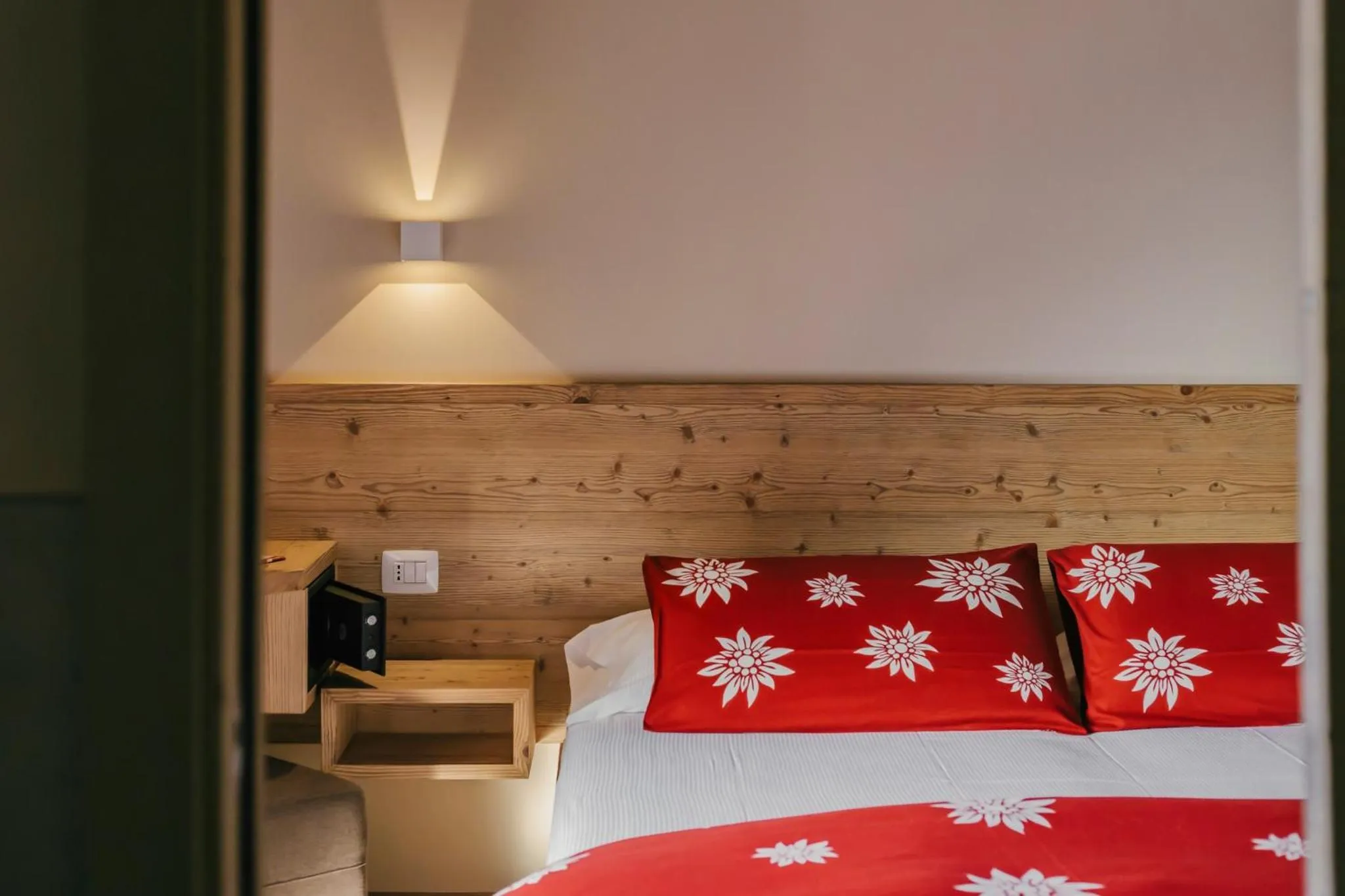 Bedroom, Bed in Alpen Chalet - Charme Mountain Hotel -