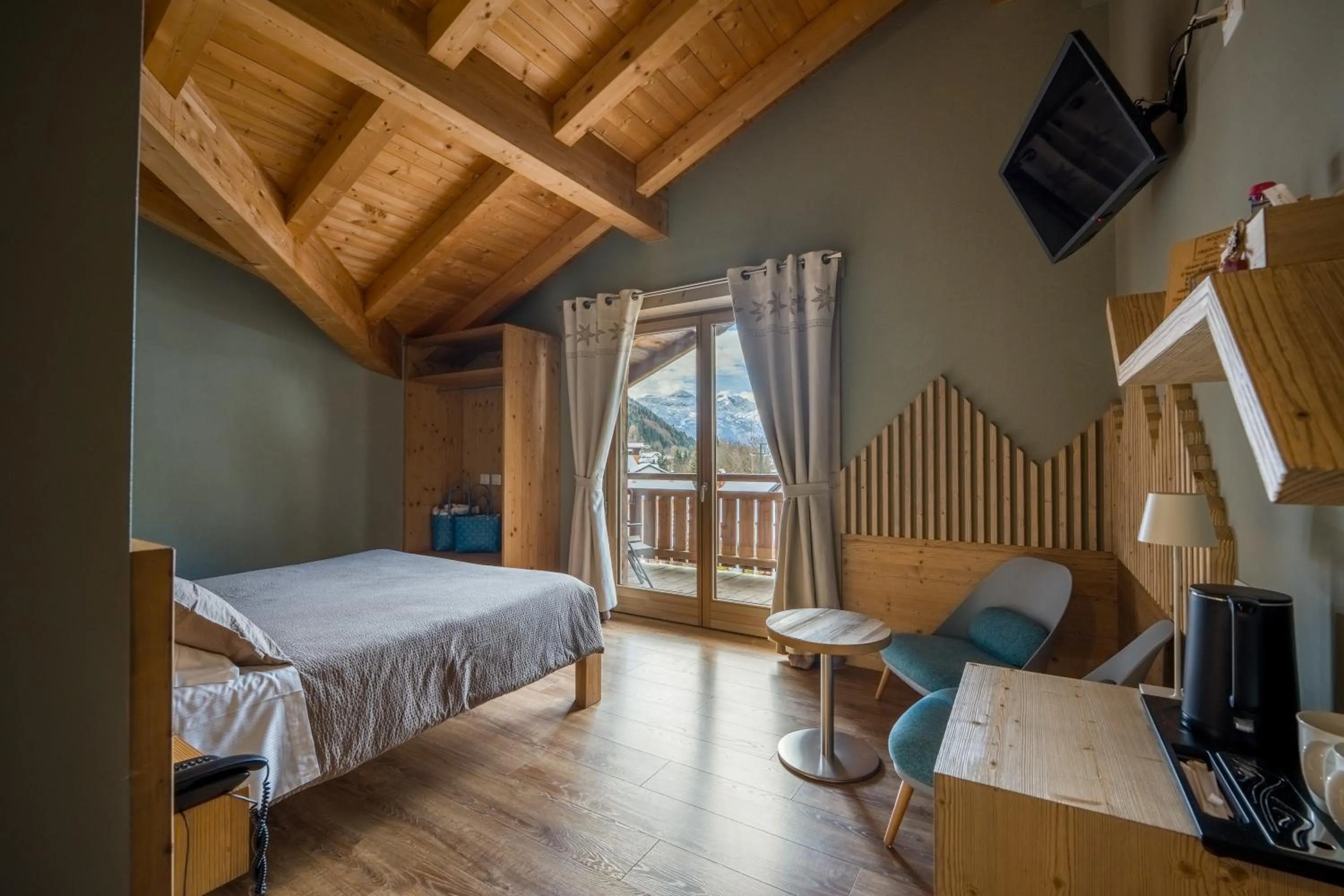 Bedroom, Bed in Alpen Chalet - Charme Mountain Hotel -
