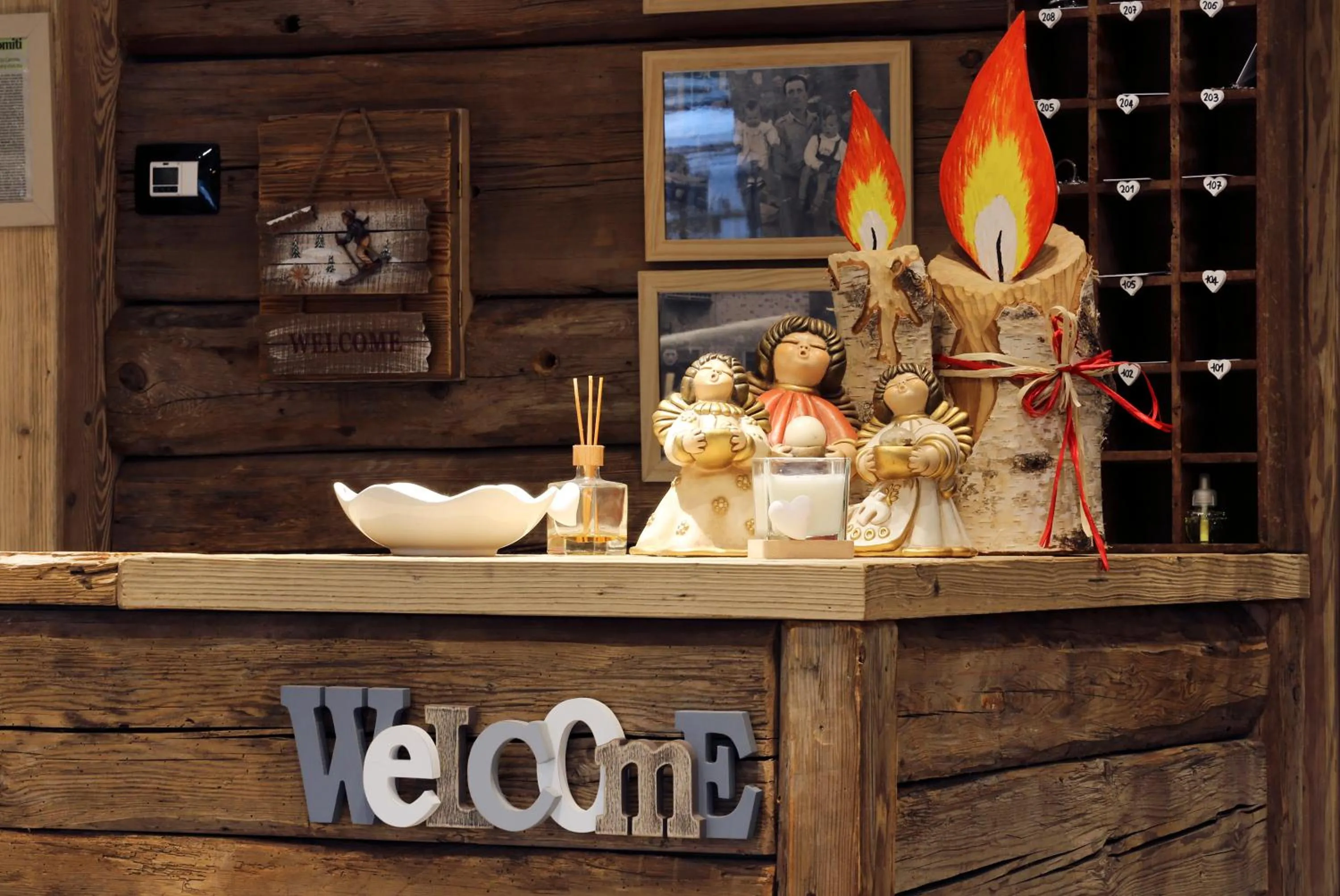 Lobby or reception in Alpen Chalet - Charme Mountain Hotel -