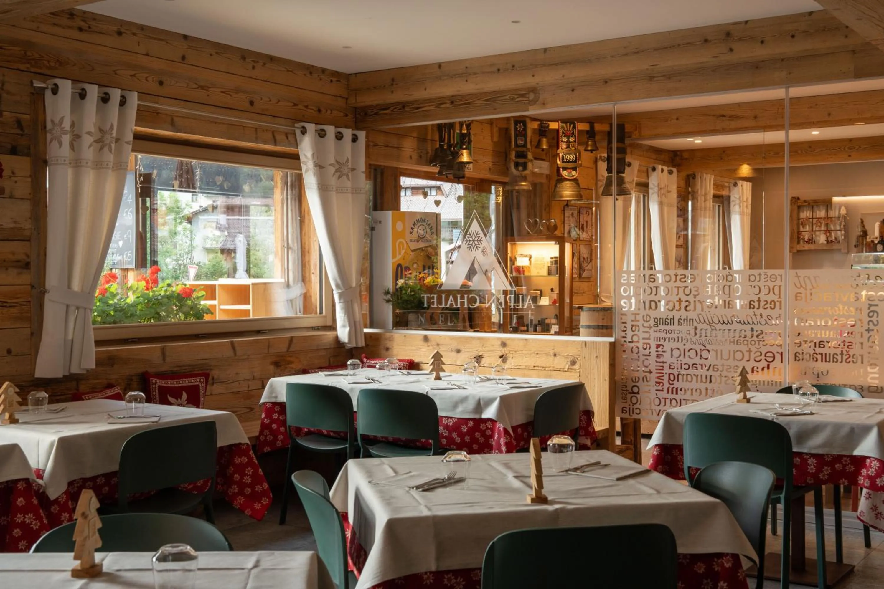 Restaurant/places to eat in Alpen Chalet - Charme Mountain Hotel -