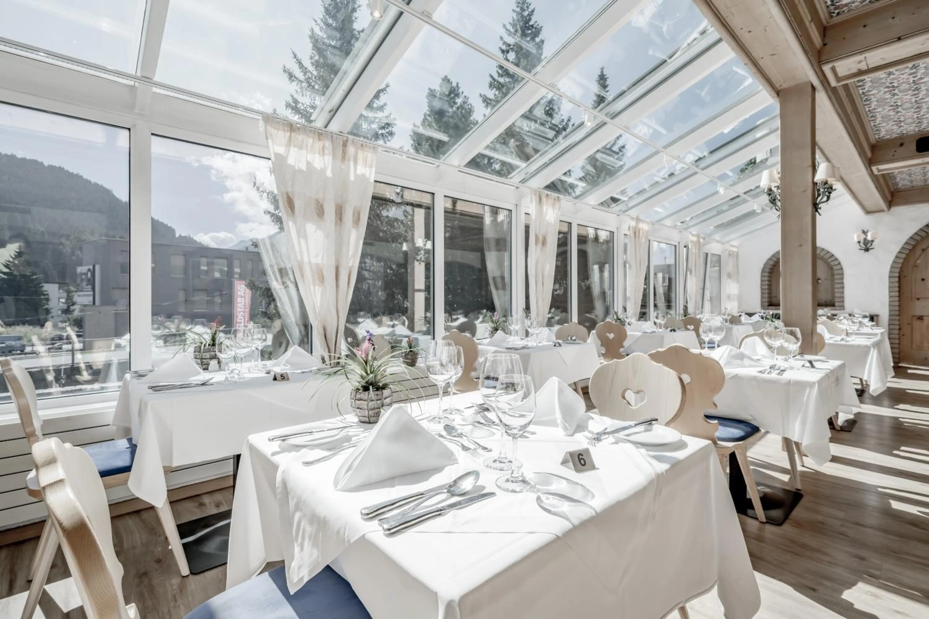 Restaurant/places to eat in Turmhotel Victoria Davos