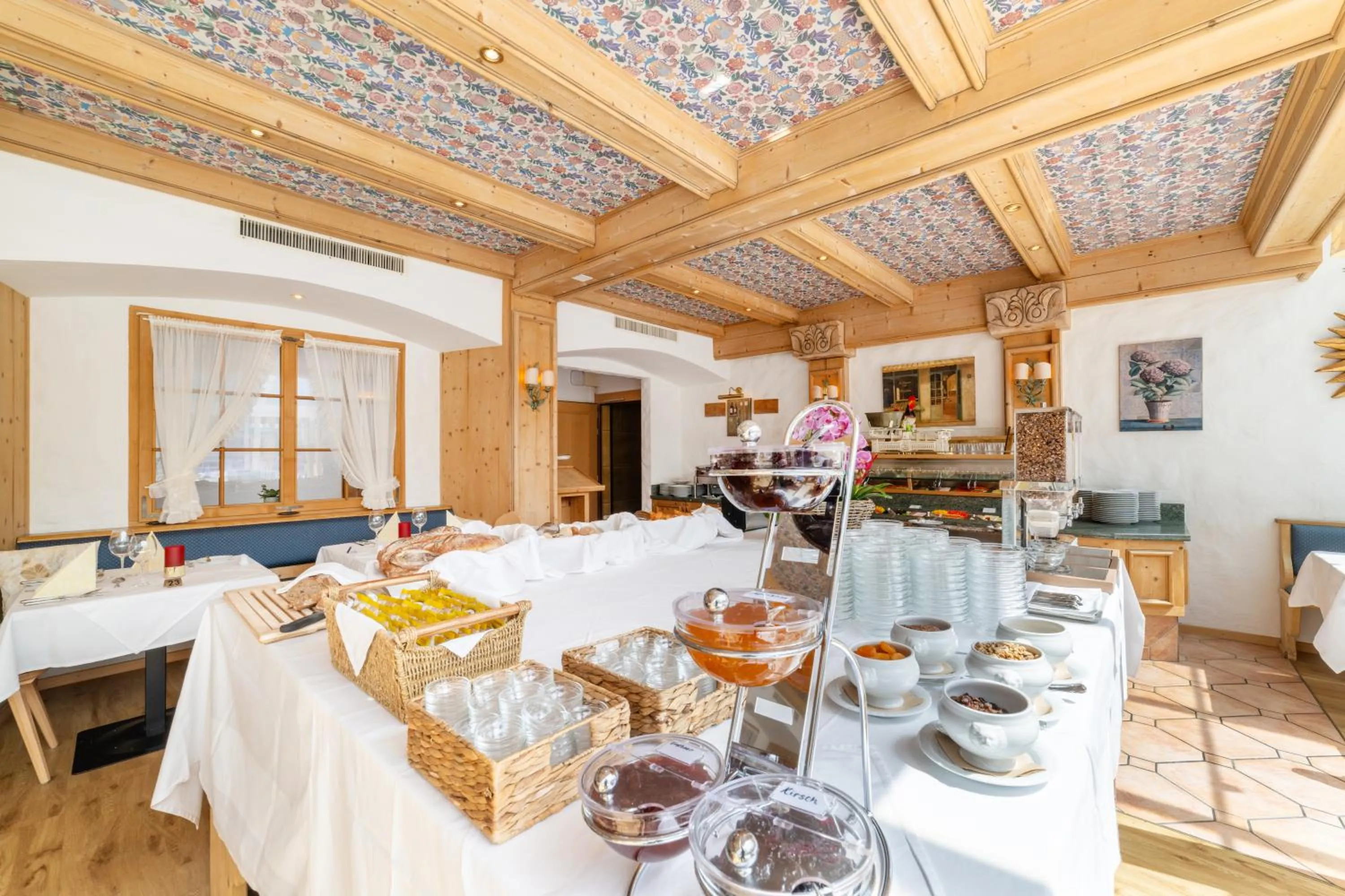 Restaurant/places to eat in Turmhotel Victoria Davos