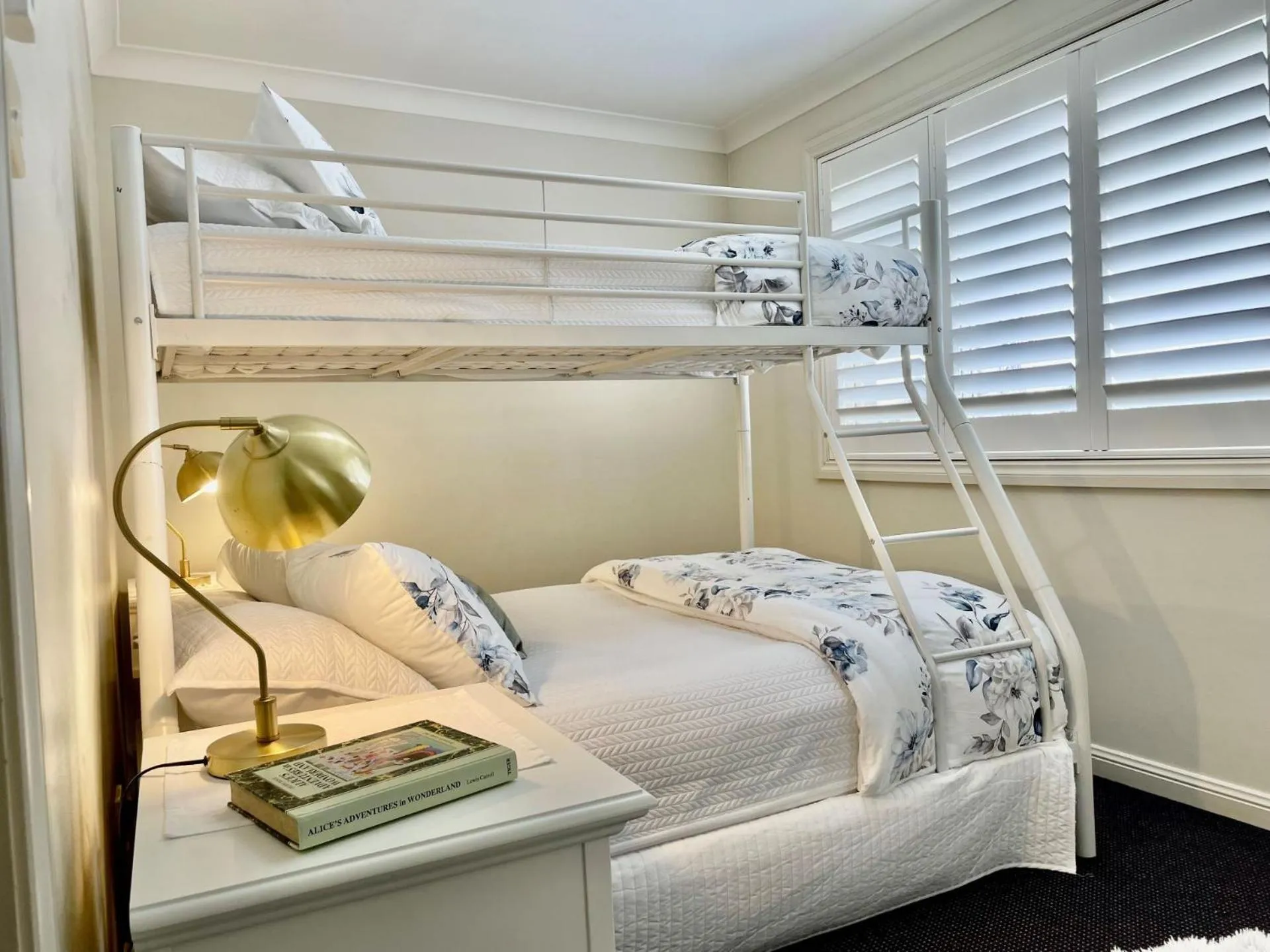 Bed in Oaks Pacific Blue 349 fantastic pool