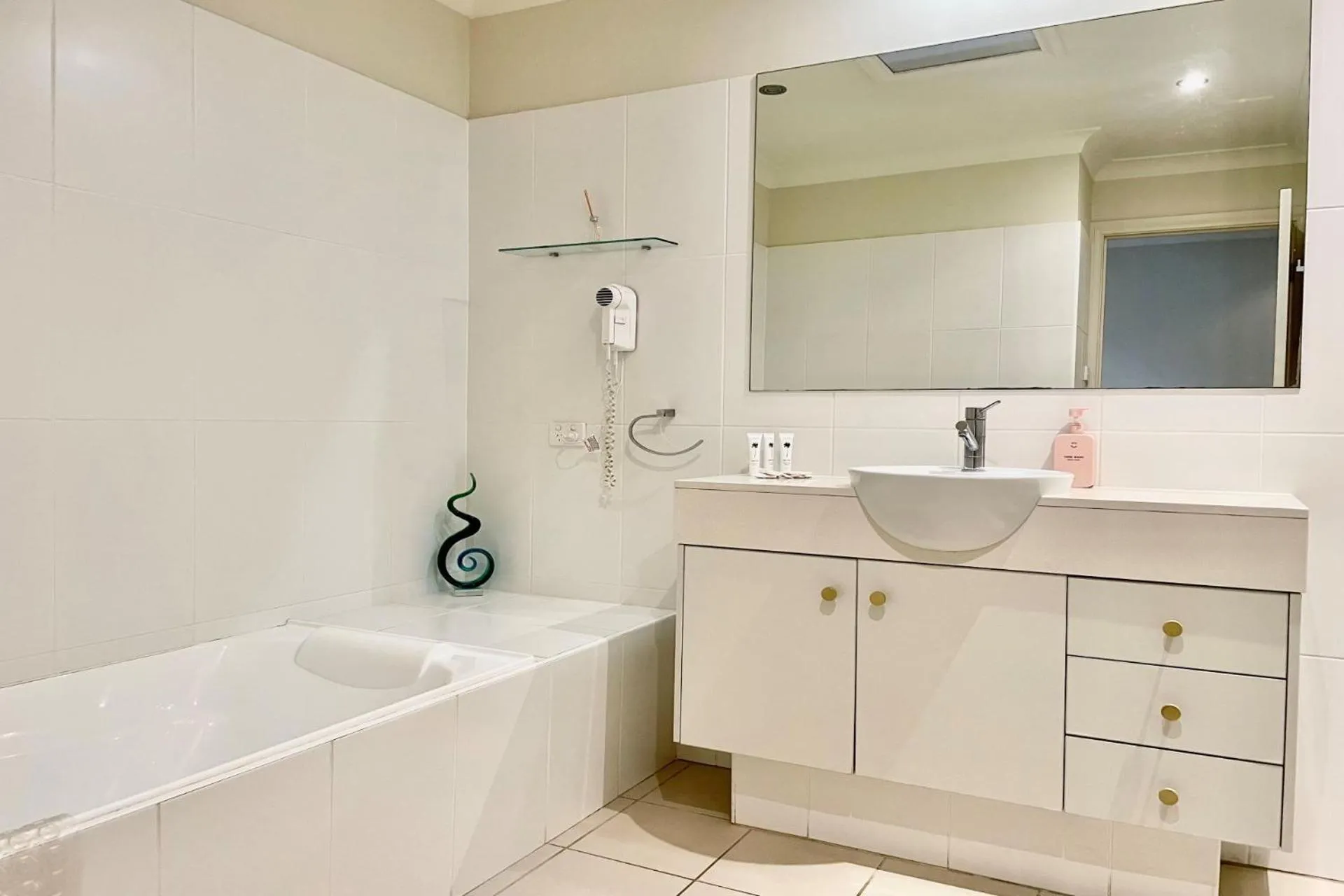 Bathroom in Oaks Pacific Blue 349 fantastic pool