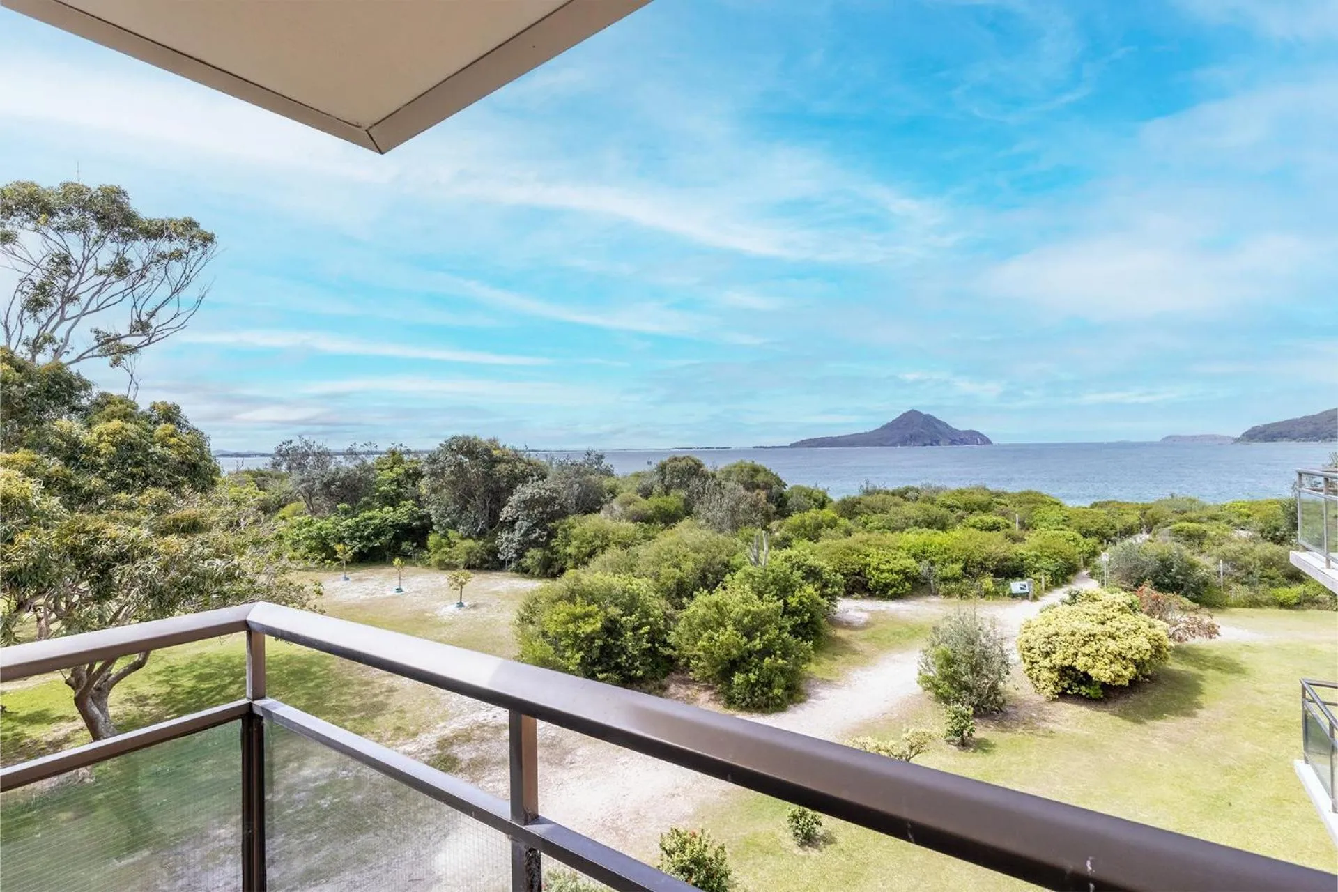 Intrepid 11 Absolute Beachfront Bliss