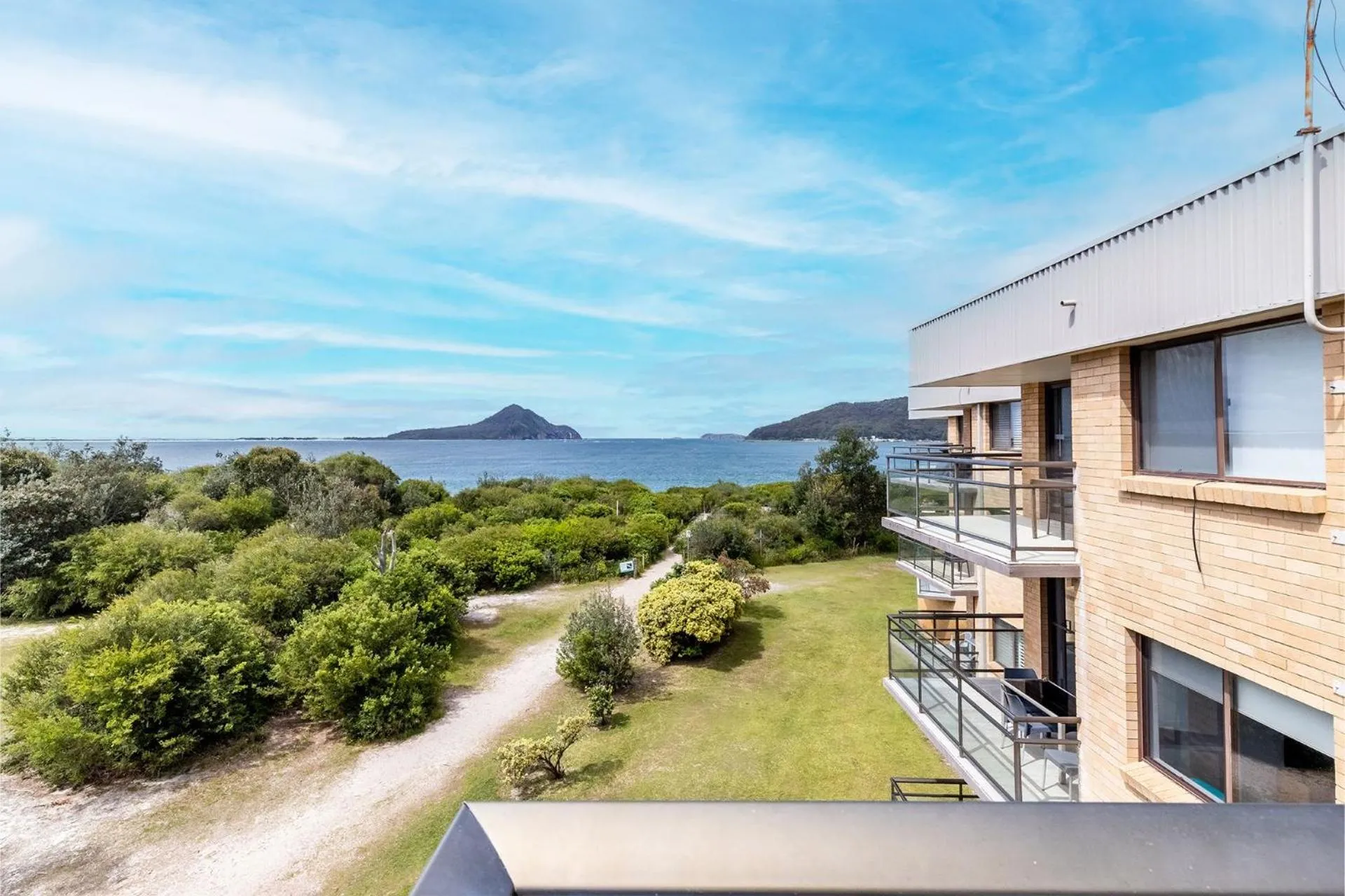 Intrepid 11 Absolute Beachfront Bliss