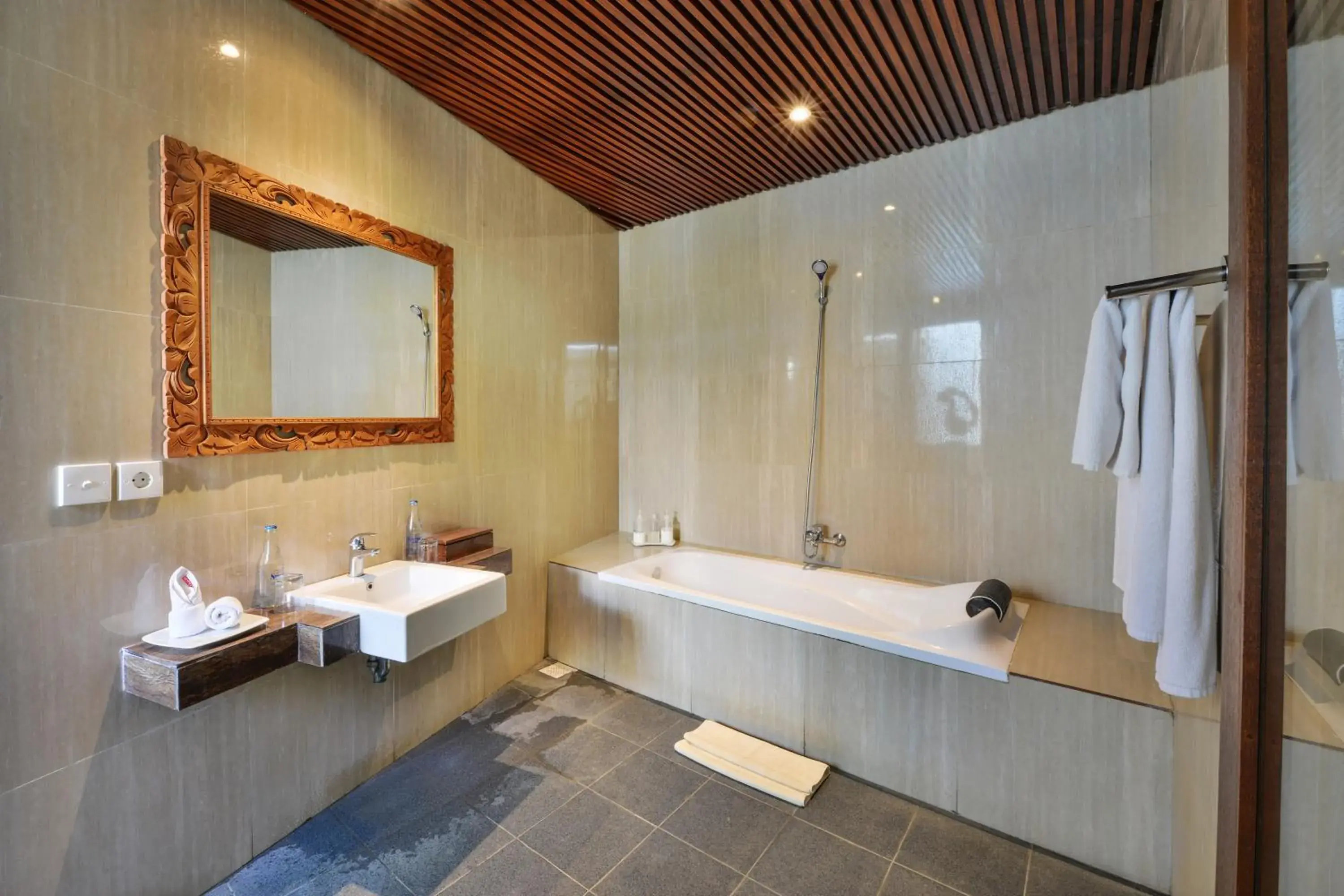Bathroom in Avery Le Nixsun Villas Ungasan with Free access to Gym center by Waringin Hospitality Bathroom in Avery Le Nixsun Villas Ungasan with Free access to Gym center by Waringin Hospitality