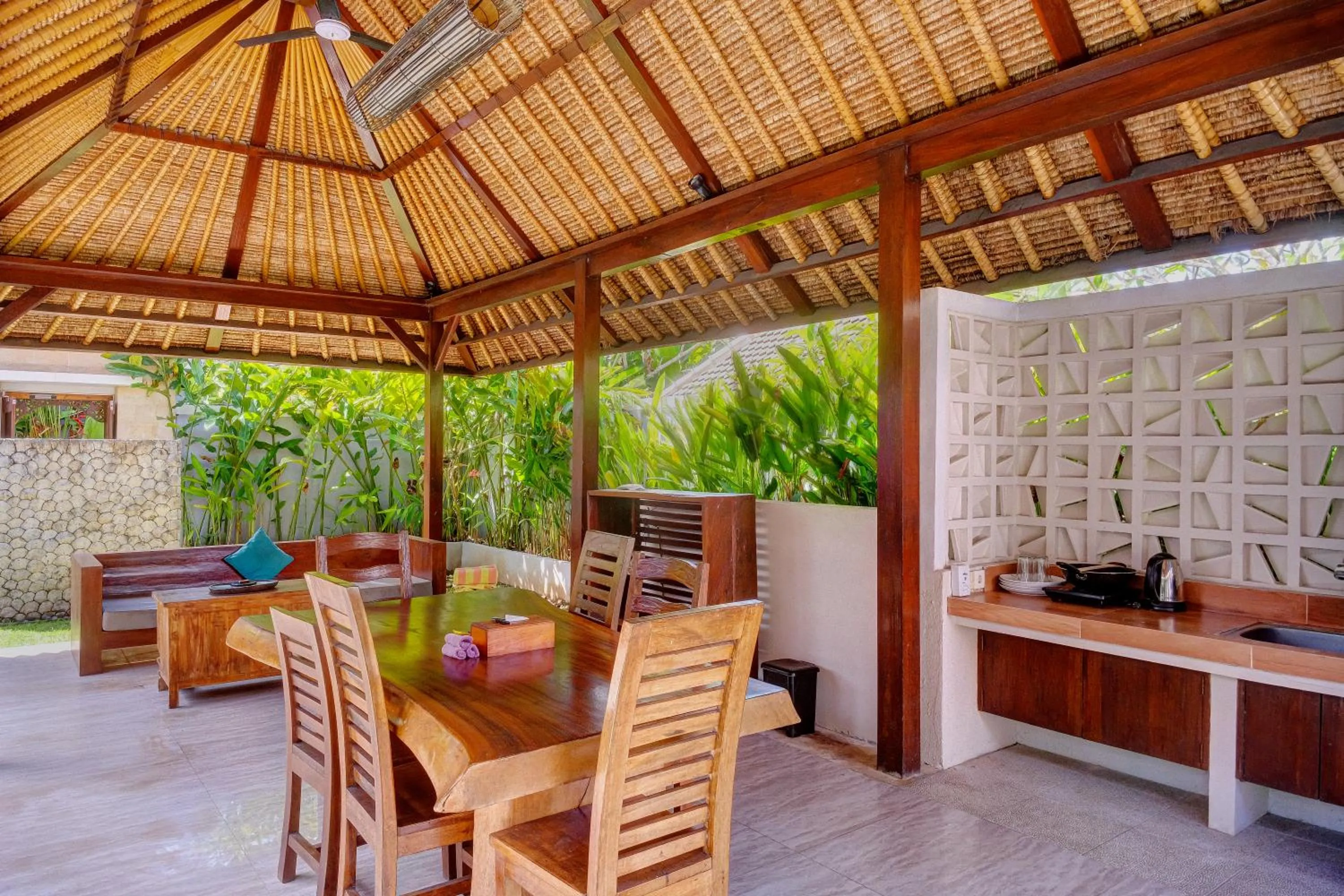 Kitchen or kitchenette in Avery Le Nixsun Villas Ungasan with Free access to Gym center by Waringin Hospitality