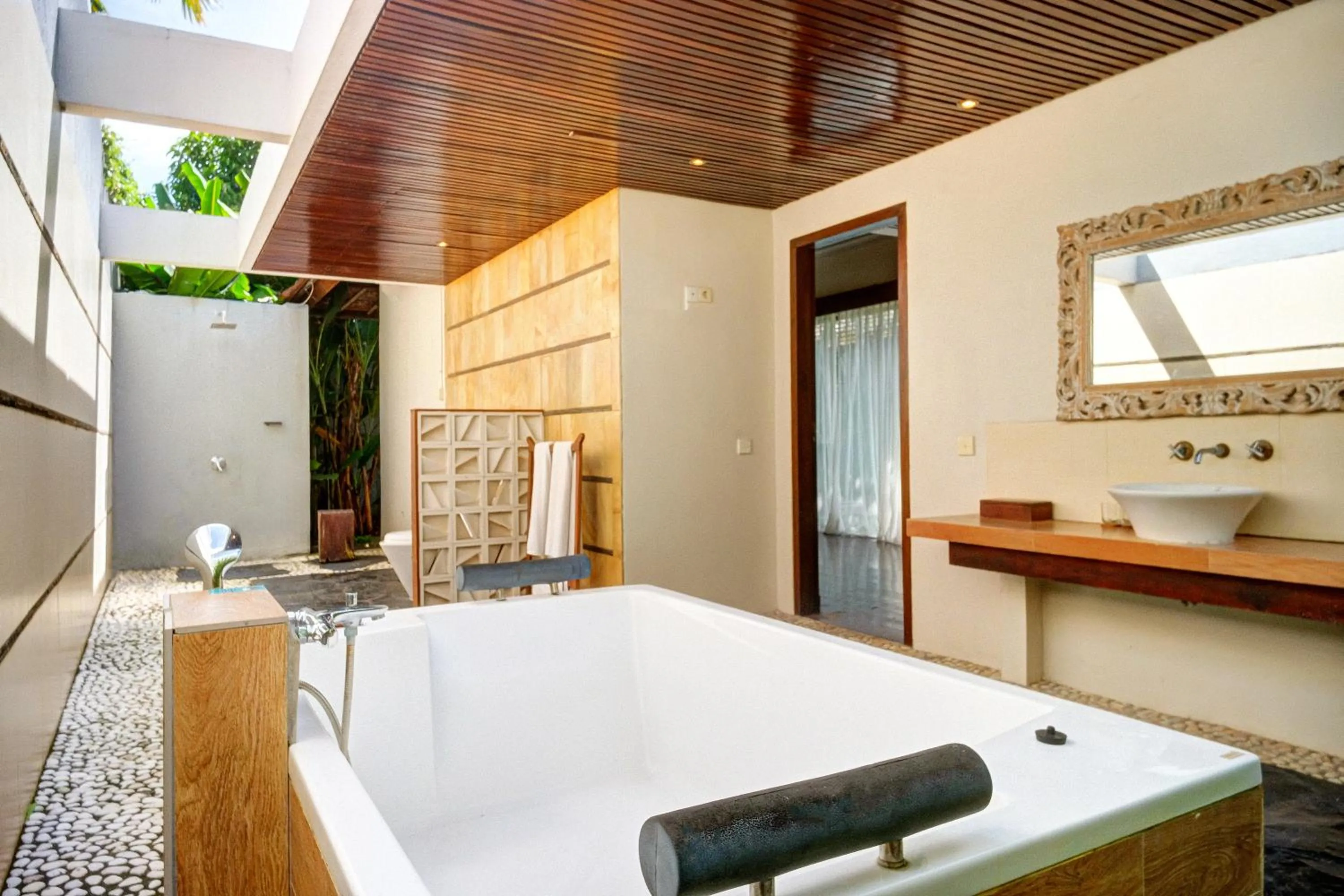 Shower in Avery Le Nixsun Villas Ungasan with Free access to Gym center by Waringin Hospitality