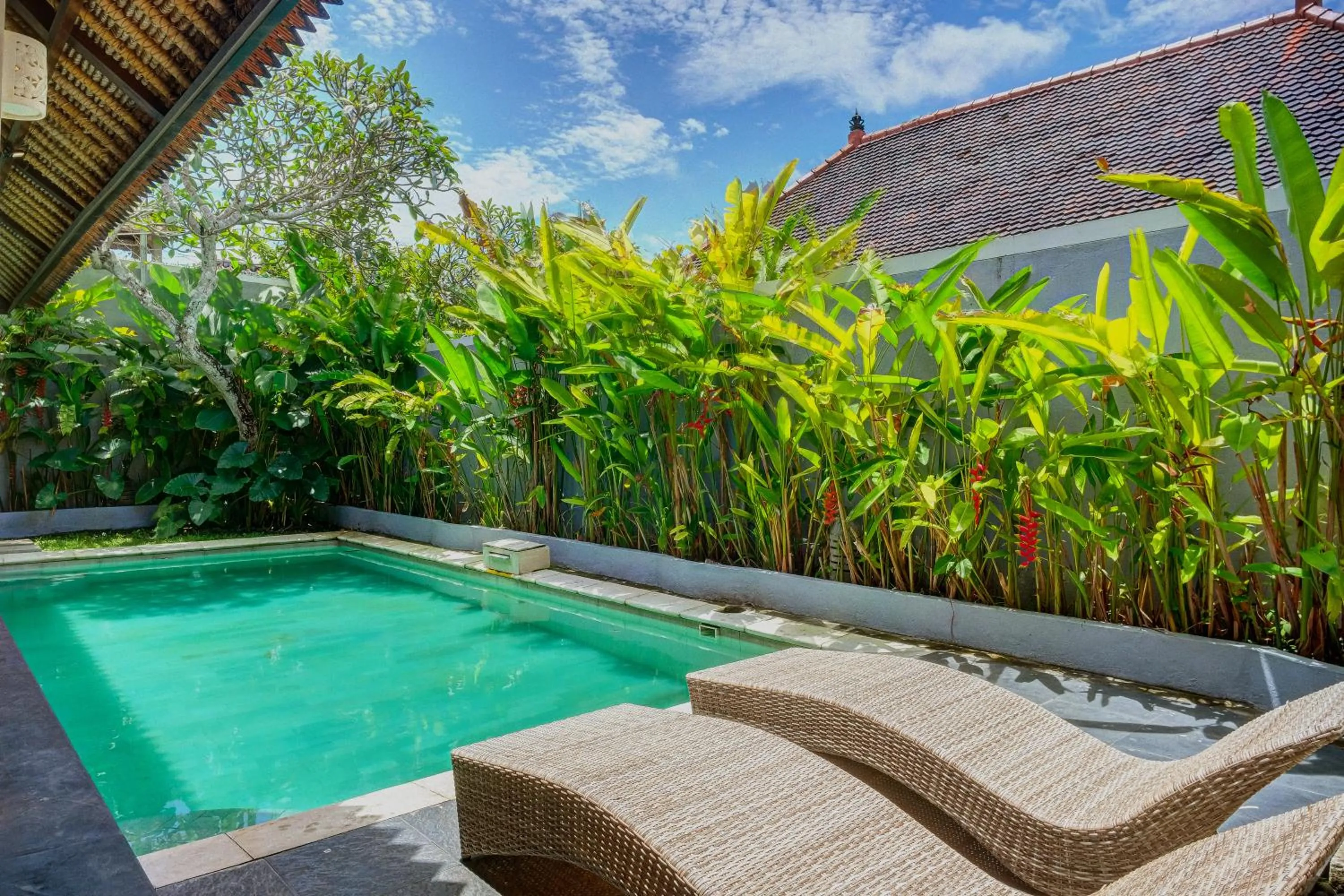 Pool view in Avery Le Nixsun Villas Ungasan with Free access to Gym center by Waringin Hospitality