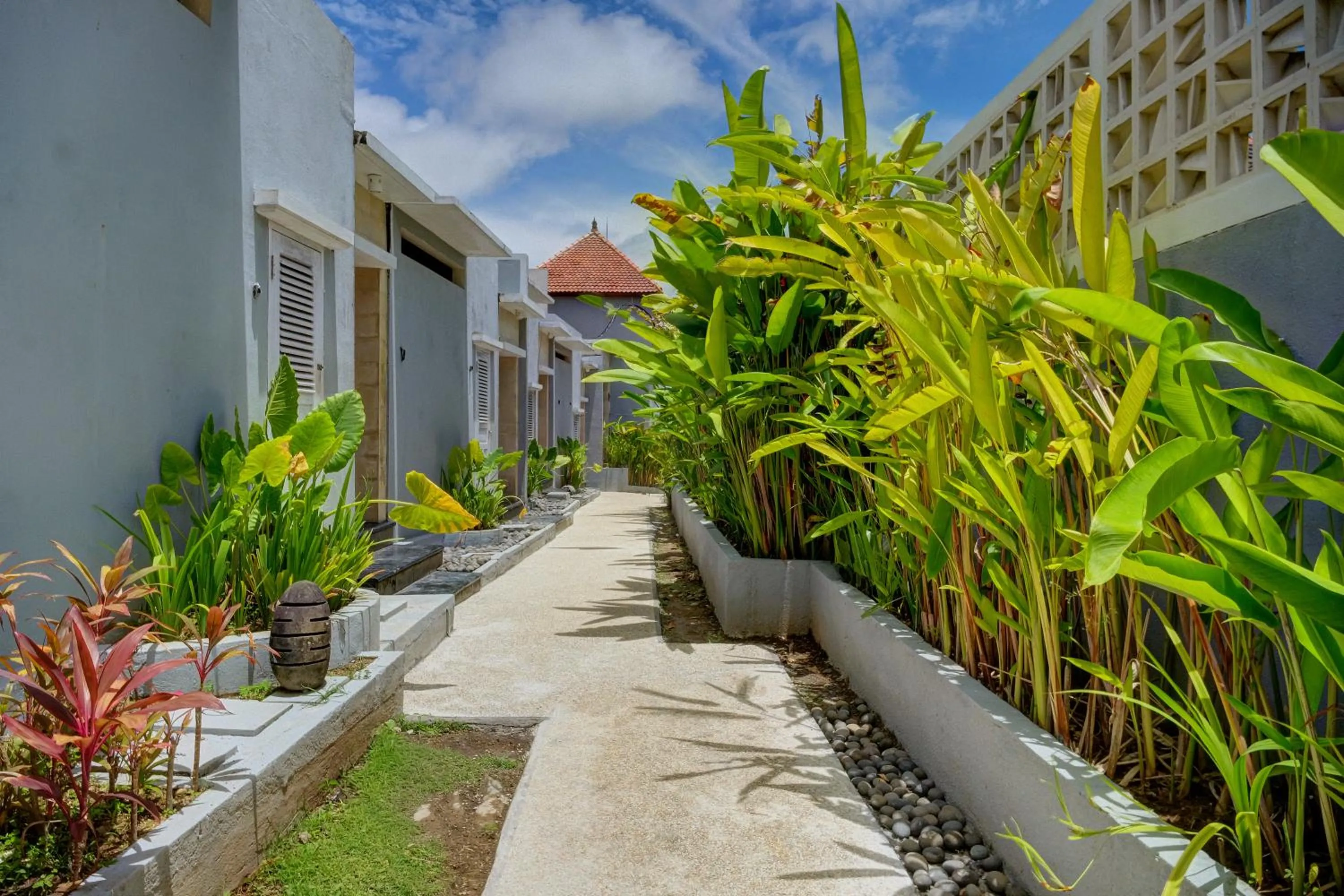 Garden in Avery Le Nixsun Villas Ungasan with Free access to Gym center by Waringin Hospitality