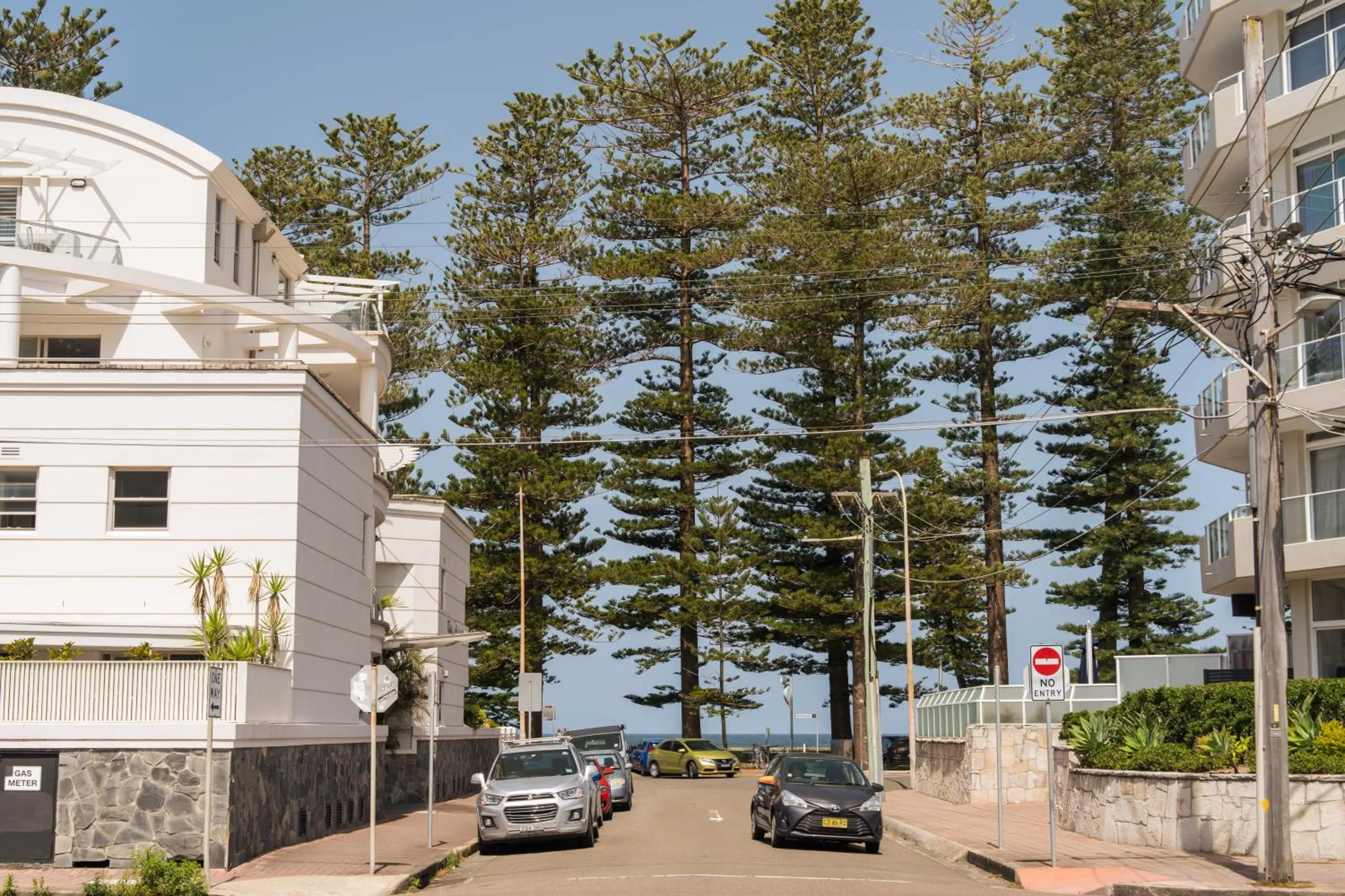 Property building in Manly Beach Guesthouse