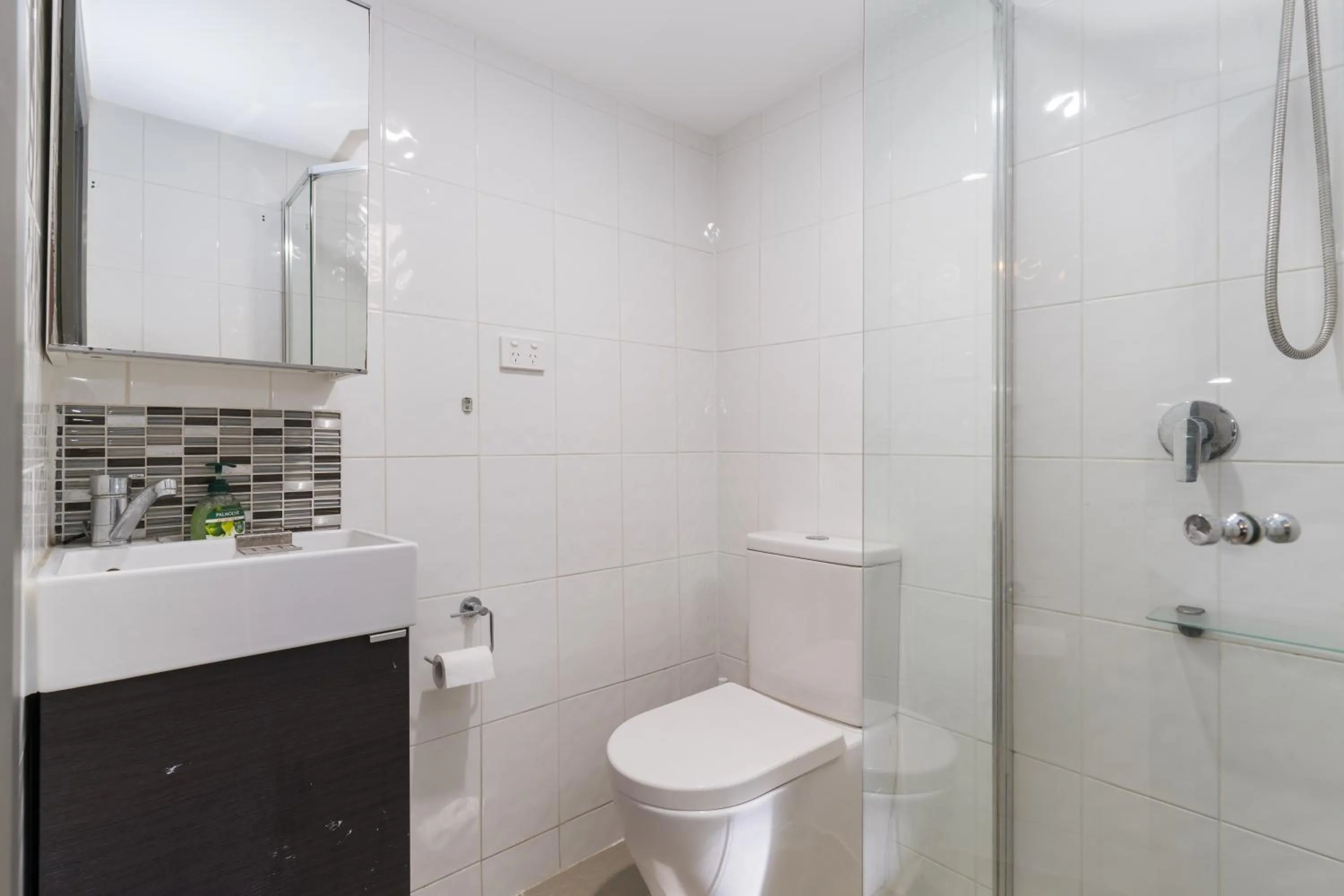 Shower in Manly Beach Guesthouse