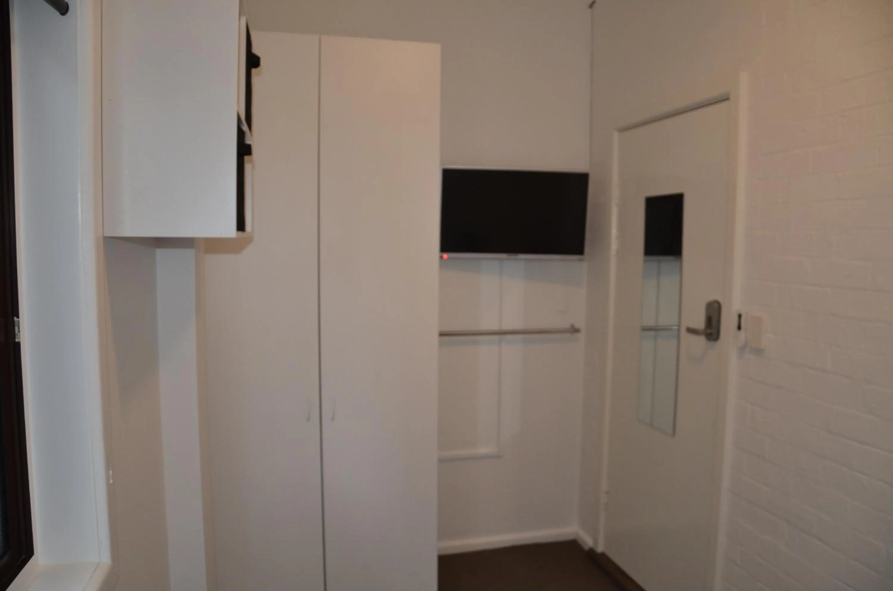 TV and multimedia in Manly Beach Guesthouse