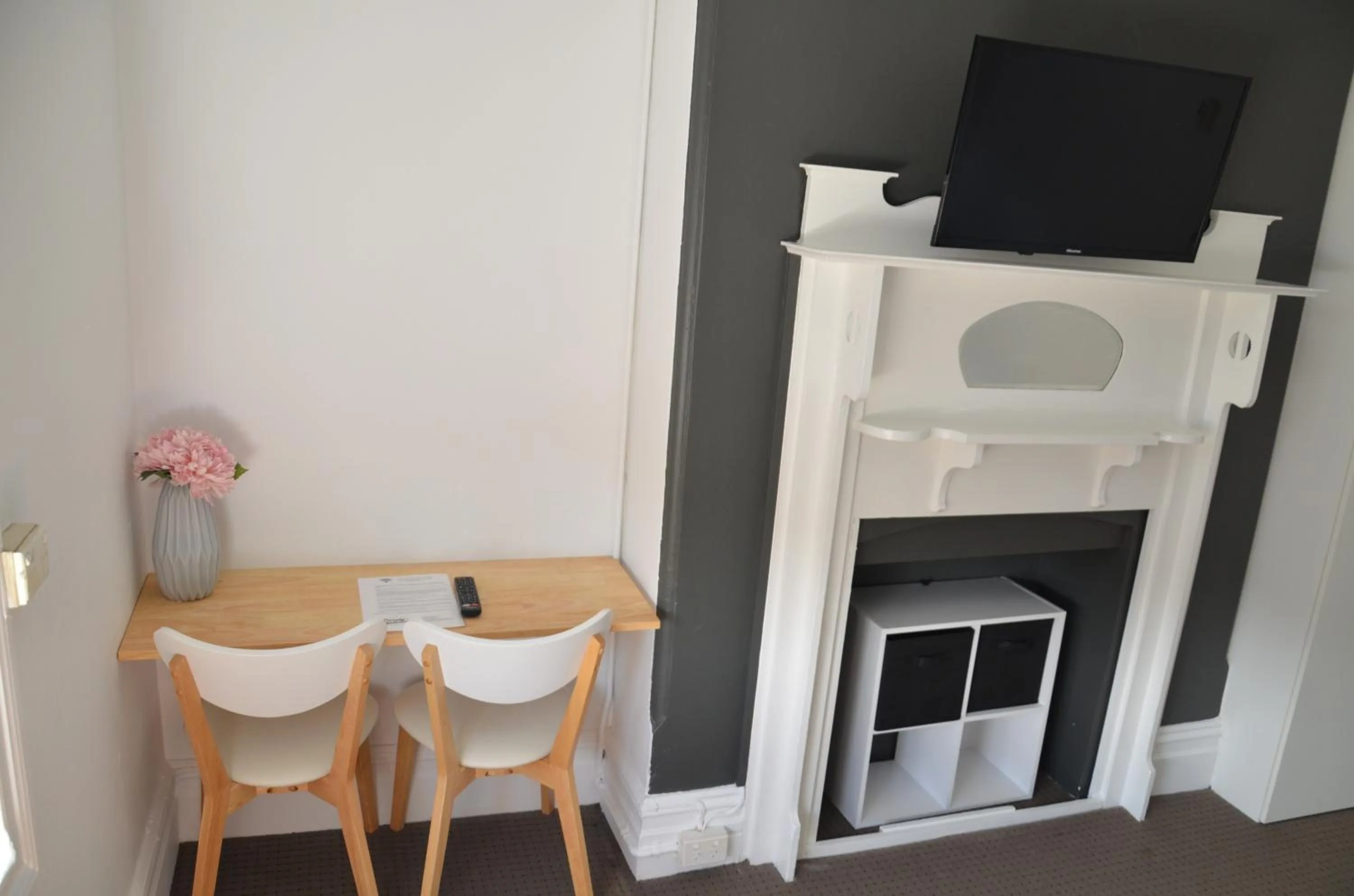 TV and multimedia in Manly Beach Guesthouse