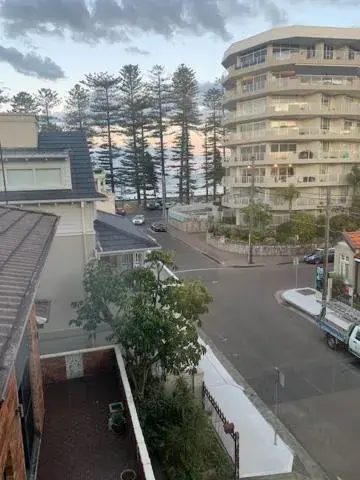 Property building in Manly Beach Guesthouse Property building in Manly Beach Guesthouse