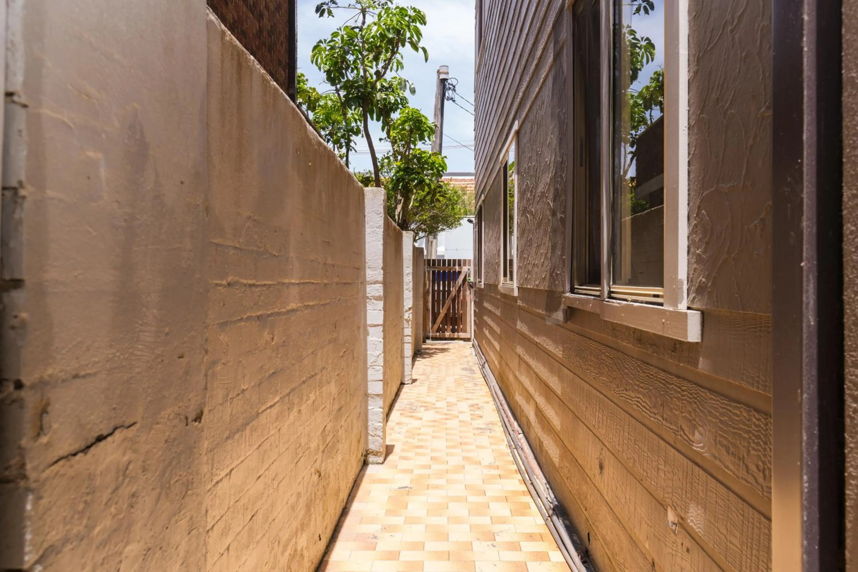 Property building in Manly Beach Guesthouse